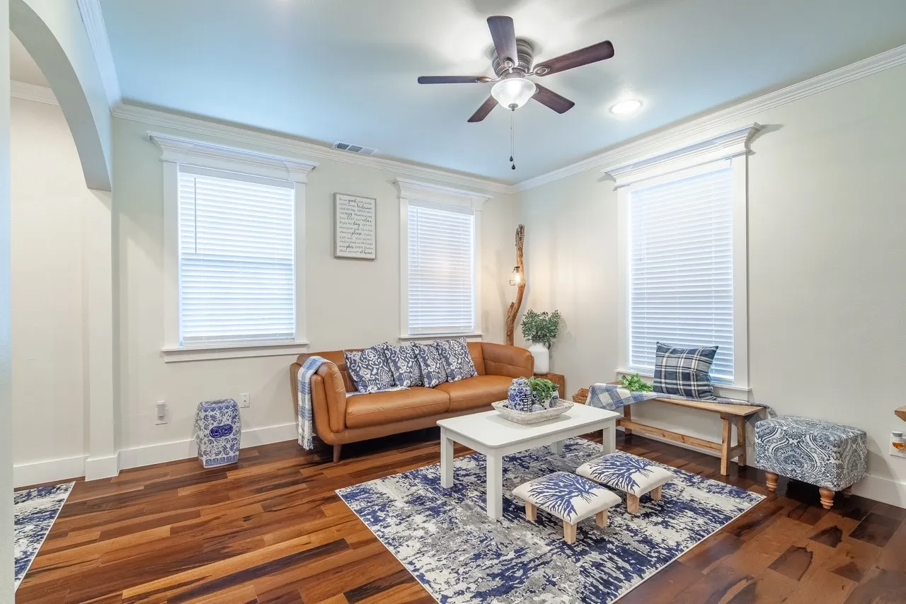 Single Family Residence For Sale in Dallas County , 1501 Lakeview Drive, Grand Prairie, Texas 75051, 3 Bedroom, 3 Bathroom, 2 Garage spaces, 2,672 Sqft, built in 2020, mls#21308229, Real Estate Agent in Grand Prairie, Homes For Sale in Dallas county, Homes For Sale in Grand Prairie, Realtor in Grand Prairie Texas, Real Estate Brokerage Independent Realty Texas, Luminita Cordes Realtor