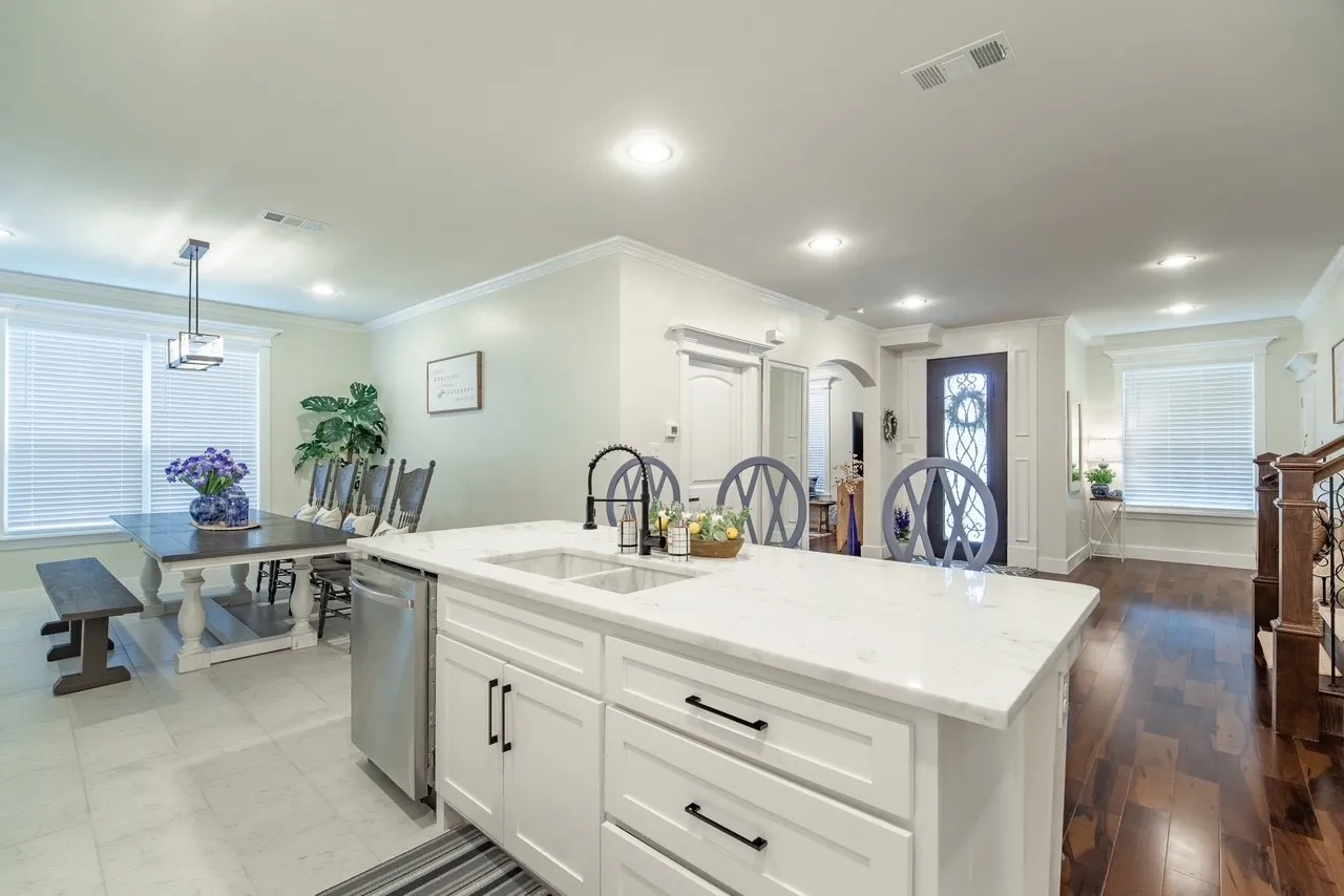 Single Family Residence For Sale in Dallas County , 1501 Lakeview Drive, Grand Prairie, Texas 75051, 3 Bedroom, 3 Bathroom, 2 Garage spaces, 2,672 Sqft, built in 2020, mls#21308229, Real Estate Agent in Grand Prairie, Homes For Sale in Dallas county, Homes For Sale in Grand Prairie, Realtor in Grand Prairie Texas, Real Estate Brokerage Independent Realty Texas, Luminita Cordes Realtor