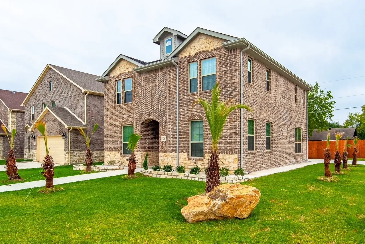 Single Family Residence For Sale in Dallas County , 1501 Lakeview Drive, Grand Prairie, Texas 75051, 3 Bedroom, 3 Bathroom, 2 Garage spaces, 2,672 Sqft, built in 2020, mls#21308229, Real Estate Agent in Grand Prairie, Homes For Sale in Dallas county, Homes For Sale in Grand Prairie, Realtor in Grand Prairie Texas, Real Estate Brokerage Independent Realty Texas, Luminita Cordes Realtor