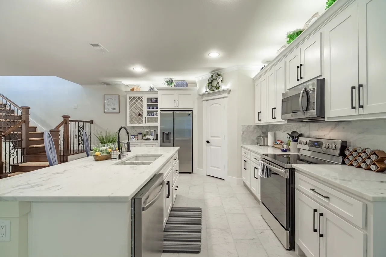 Single Family Residence For Sale in Dallas County , 1501 Lakeview Drive, Grand Prairie, Texas 75051, 3 Bedroom, 3 Bathroom, 2 Garage spaces, 2,672 Sqft, built in 2020, mls#21308229, Real Estate Agent in Grand Prairie, Homes For Sale in Dallas county, Homes For Sale in Grand Prairie, Realtor in Grand Prairie Texas, Real Estate Brokerage Independent Realty Texas, Luminita Cordes Realtor