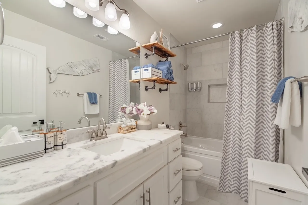 Single Family Residence For Sale in Dallas County , 1501 Lakeview Drive, Grand Prairie, Texas 75051, 3 Bedroom, 3 Bathroom, 2 Garage spaces, 2,672 Sqft, built in 2020, mls#21308229, Real Estate Agent in Grand Prairie, Homes For Sale in Dallas county, Homes For Sale in Grand Prairie, Realtor in Grand Prairie Texas, Real Estate Brokerage Independent Realty Texas, Luminita Cordes Realtor