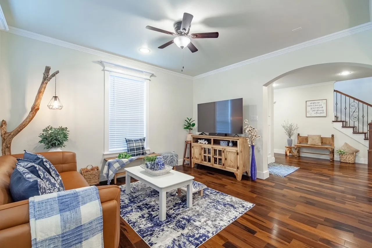 Single Family Residence For Sale in Dallas County , 1501 Lakeview Drive, Grand Prairie, Texas 75051, 3 Bedroom, 3 Bathroom, 2 Garage spaces, 2,672 Sqft, built in 2020, mls#21308229, Real Estate Agent in Grand Prairie, Homes For Sale in Dallas county, Homes For Sale in Grand Prairie, Realtor in Grand Prairie Texas, Real Estate Brokerage Independent Realty Texas, Luminita Cordes Realtor
