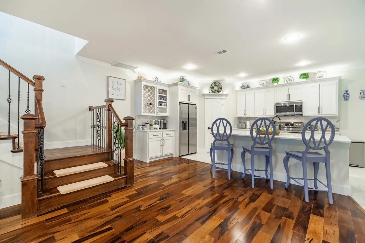Single Family Residence For Sale in Dallas County , 1501 Lakeview Drive, Grand Prairie, Texas 75051, 3 Bedroom, 3 Bathroom, 2 Garage spaces, 2,672 Sqft, built in 2020, mls#21308229, Real Estate Agent in Grand Prairie, Homes For Sale in Dallas county, Homes For Sale in Grand Prairie, Realtor in Grand Prairie Texas, Real Estate Brokerage Independent Realty Texas, Luminita Cordes Realtor