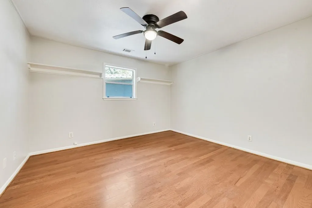 Single Family Residence For Sale in Henderson County , 111 Dogwood Trail, Gun Barrel City, Texas 75156, 3 Bedroom, 2 Bathroom, Garage spaces, 2,046 Sqft, built in 1986, mls#21308234, Real Estate Agent in Gun Barrel City, Homes For Sale in Henderson county, Homes For Sale in Gun Barrel City, Realtor in Gun Barrel City Texas, Real Estate Brokerage Independent Realty Texas, Luminita Cordes Realtor