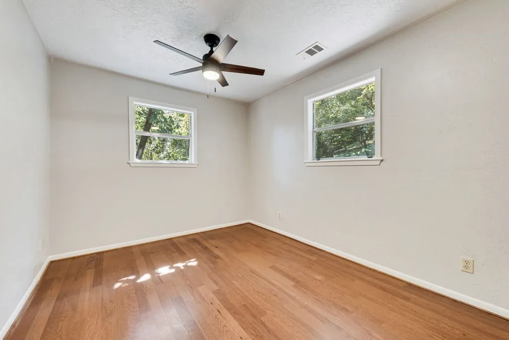 Single Family Residence For Sale in Henderson County , 111 Dogwood Trail, Gun Barrel City, Texas 75156, 3 Bedroom, 2 Bathroom, Garage spaces, 2,046 Sqft, built in 1986, mls#21308234, Real Estate Agent in Gun Barrel City, Homes For Sale in Henderson county, Homes For Sale in Gun Barrel City, Realtor in Gun Barrel City Texas, Real Estate Brokerage Independent Realty Texas, Luminita Cordes Realtor