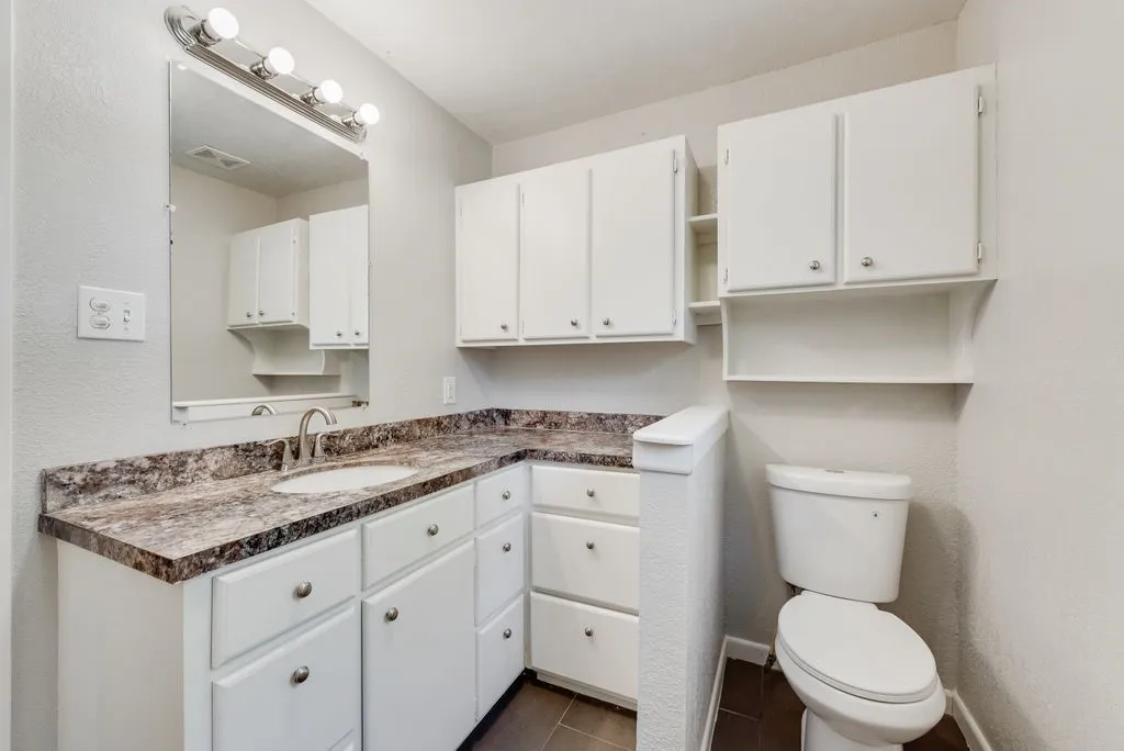 Single Family Residence For Sale in Henderson County , 111 Dogwood Trail, Gun Barrel City, Texas 75156, 3 Bedroom, 2 Bathroom, Garage spaces, 2,046 Sqft, built in 1986, mls#21308234, Real Estate Agent in Gun Barrel City, Homes For Sale in Henderson county, Homes For Sale in Gun Barrel City, Realtor in Gun Barrel City Texas, Real Estate Brokerage Independent Realty Texas, Luminita Cordes Realtor