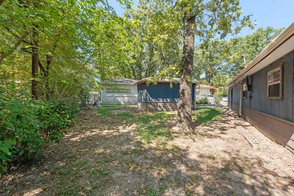 Single Family Residence For Sale in Henderson County , 111 Dogwood Trail, Gun Barrel City, Texas 75156, 3 Bedroom, 2 Bathroom, Garage spaces, 2,046 Sqft, built in 1986, mls#21308234, Real Estate Agent in Gun Barrel City, Homes For Sale in Henderson county, Homes For Sale in Gun Barrel City, Realtor in Gun Barrel City Texas, Real Estate Brokerage Independent Realty Texas, Luminita Cordes Realtor