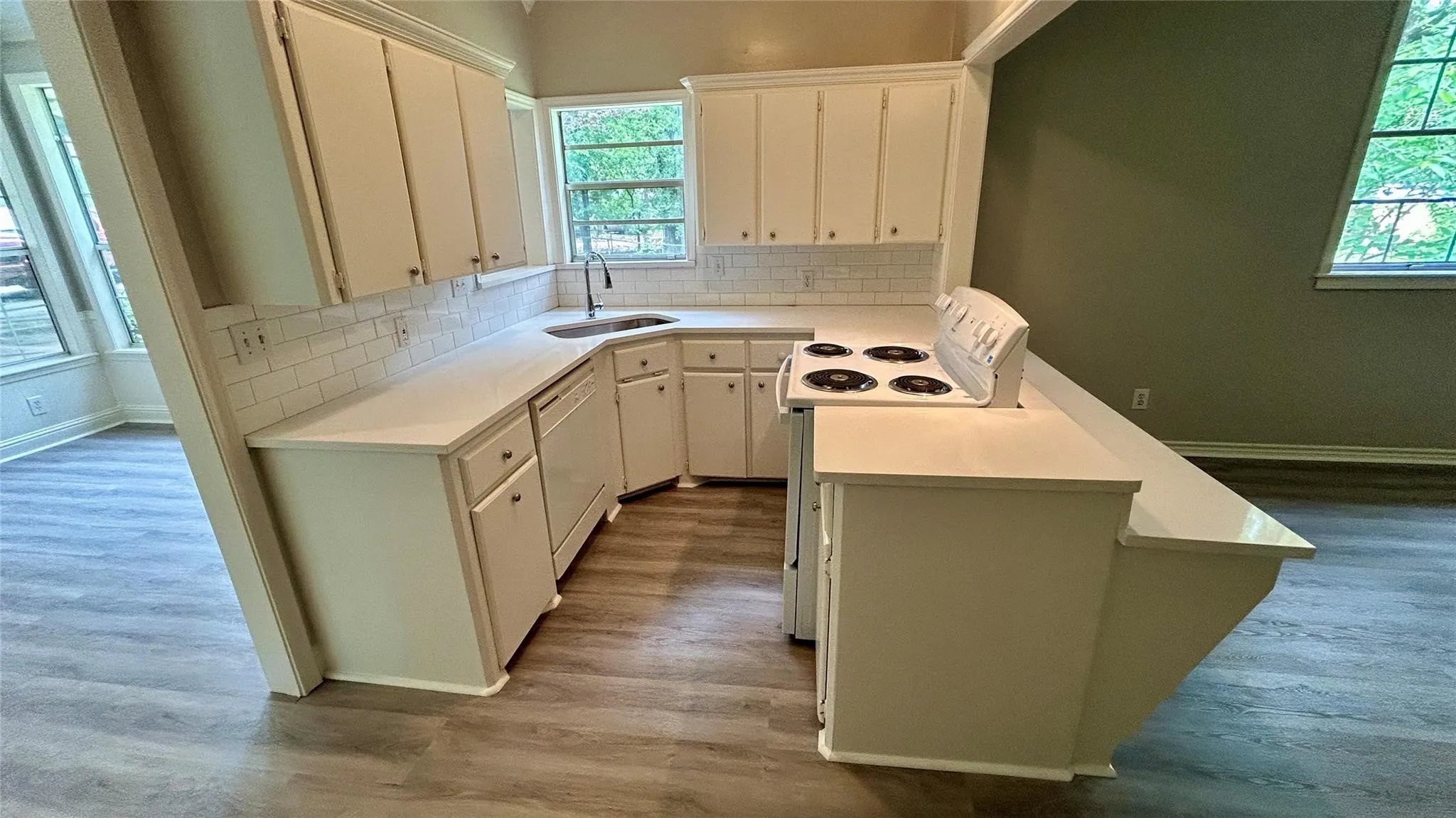 Single Family Residence For Sale in Henderson County , 111 Dogwood Trail, Gun Barrel City, Texas 75156, 3 Bedroom, 2 Bathroom, Garage spaces, 2,046 Sqft, built in 1986, mls#21308234, Real Estate Agent in Gun Barrel City, Homes For Sale in Henderson county, Homes For Sale in Gun Barrel City, Realtor in Gun Barrel City Texas, Real Estate Brokerage Independent Realty Texas, Luminita Cordes Realtor