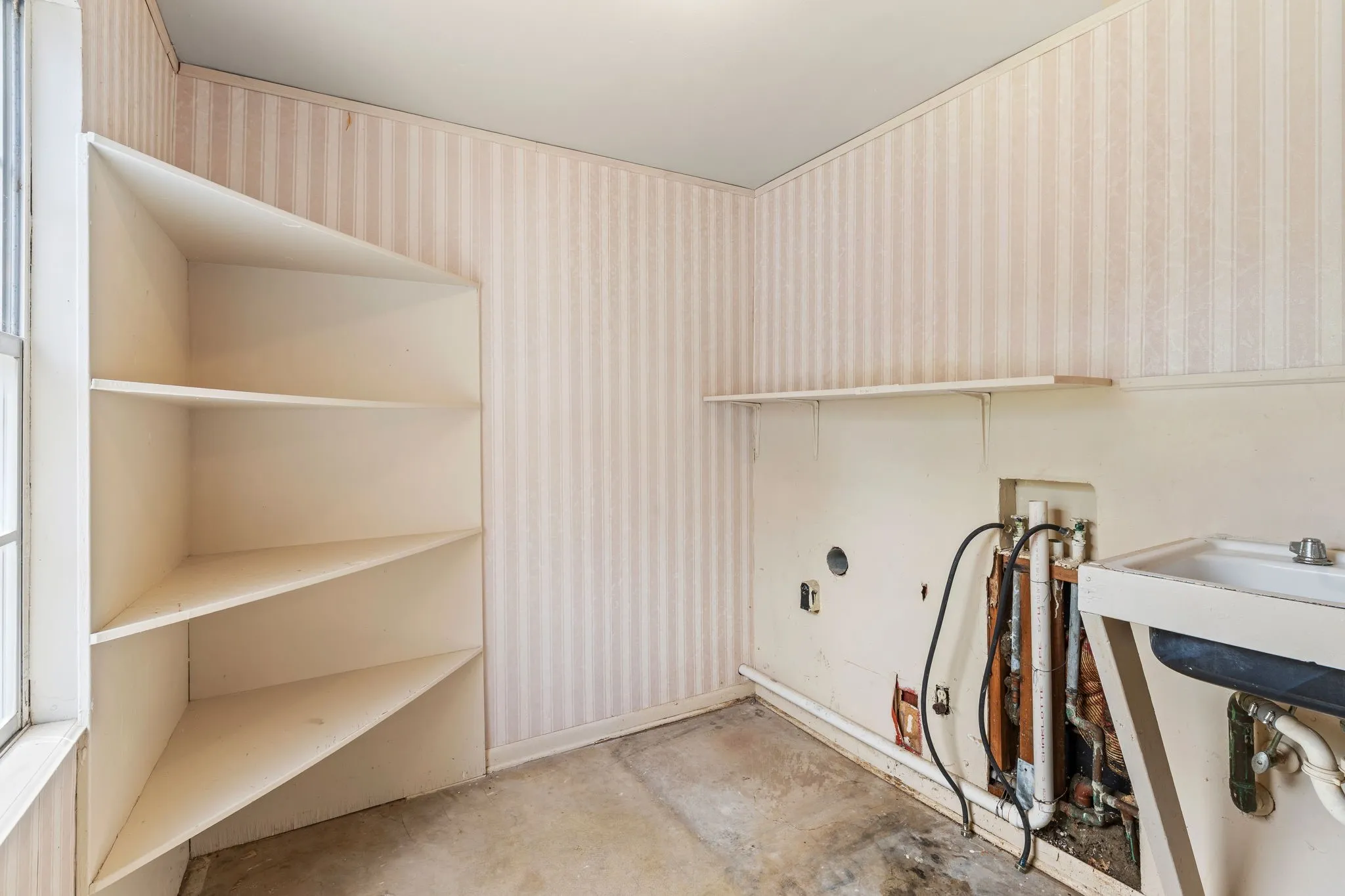 Single Family Residence For Sale in Bell County , 609 Oakhill Drive, Killeen, Texas 76541, 4 Bedroom, 2 Bathroom, Garage spaces, 2,914 Sqft, built in 1960, Price $225,000, mls#21308216, Real Estate Agent in Killeen, Homes For Sale in Bell county, Homes For Sale in Killeen, Realtor in Killeen Texas, Real Estate Brokerage Independent Realty Texas, Luminita Cordes Realtor