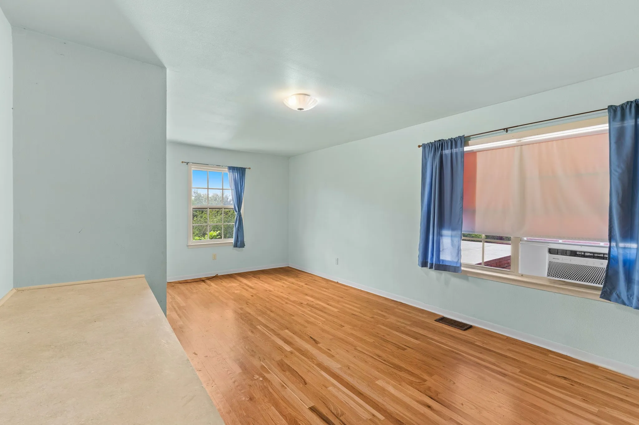 Single Family Residence For Sale in Bell County , 609 Oakhill Drive, Killeen, Texas 76541, 4 Bedroom, 2 Bathroom, Garage spaces, 2,914 Sqft, built in 1960, Price $225,000, mls#21308216, Real Estate Agent in Killeen, Homes For Sale in Bell county, Homes For Sale in Killeen, Realtor in Killeen Texas, Real Estate Brokerage Independent Realty Texas, Luminita Cordes Realtor