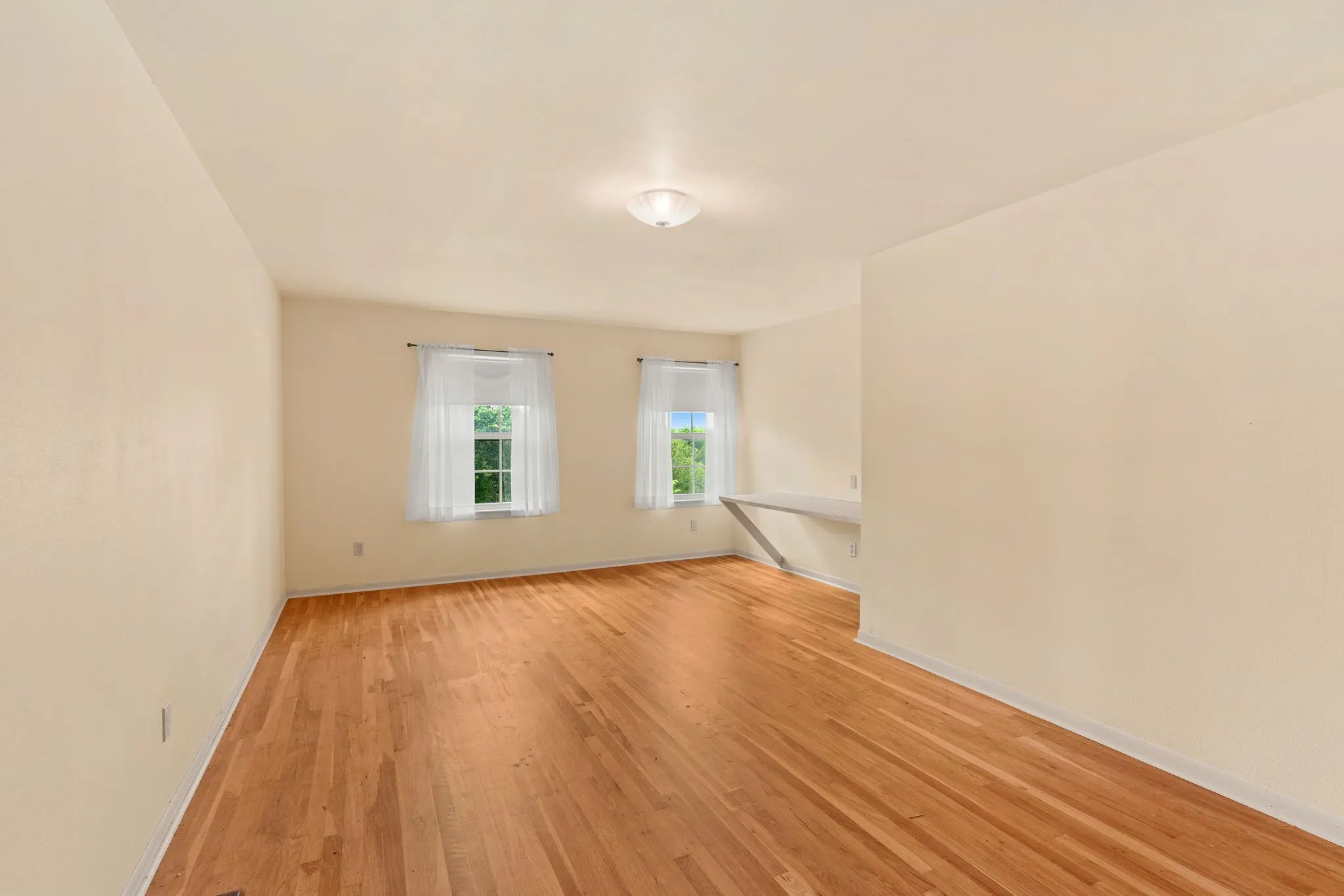 Single Family Residence For Sale in Bell County , 609 Oakhill Drive, Killeen, Texas 76541, 4 Bedroom, 2 Bathroom, Garage spaces, 2,914 Sqft, built in 1960, Price $225,000, mls#21308216, Real Estate Agent in Killeen, Homes For Sale in Bell county, Homes For Sale in Killeen, Realtor in Killeen Texas, Real Estate Brokerage Independent Realty Texas, Luminita Cordes Realtor
