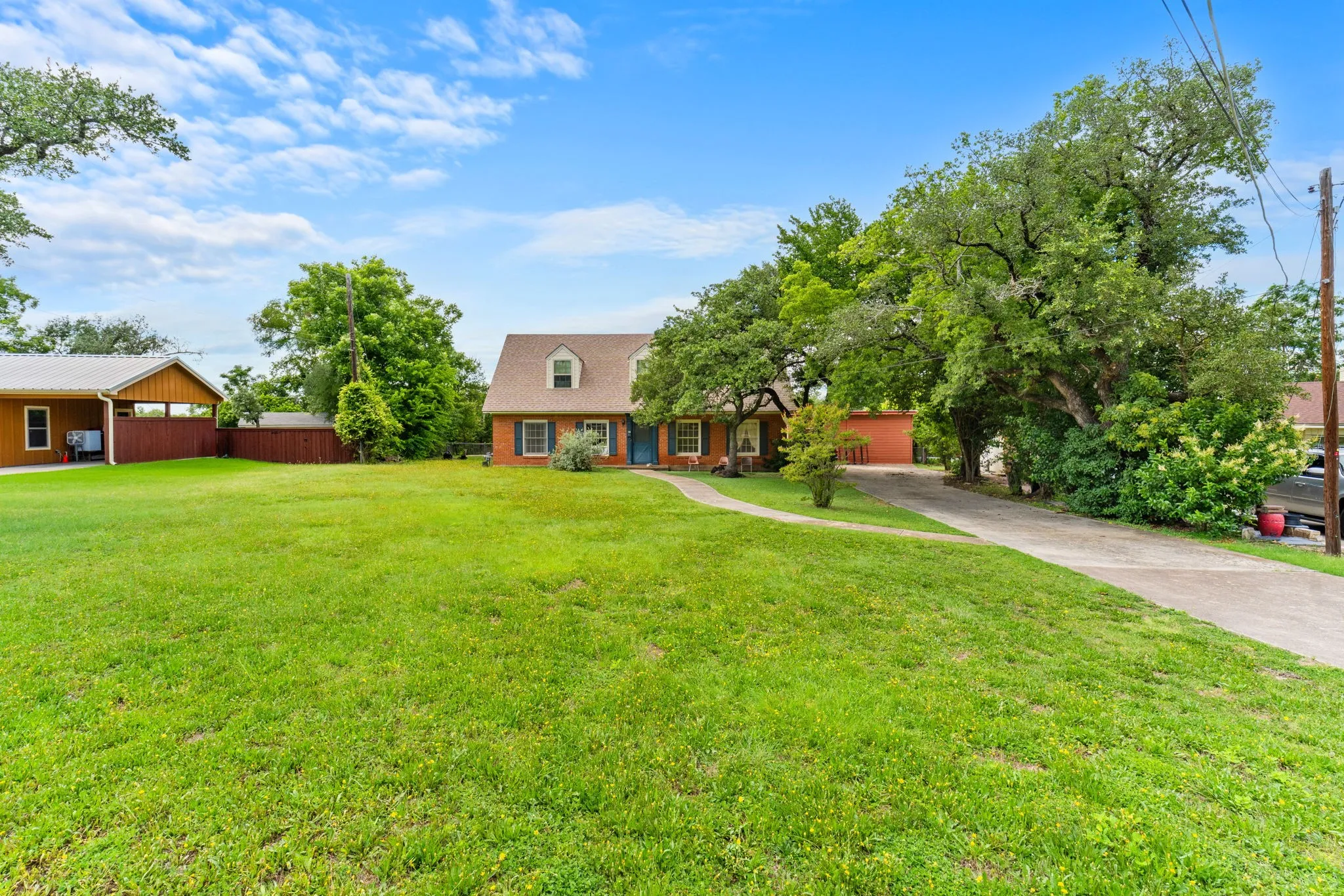 Single Family Residence For Sale in Bell County , 609 Oakhill Drive, Killeen, Texas 76541, 4 Bedroom, 2 Bathroom, Garage spaces, 2,914 Sqft, built in 1960, Price $225,000, mls#21308216, Real Estate Agent in Killeen, Homes For Sale in Bell county, Homes For Sale in Killeen, Realtor in Killeen Texas, Real Estate Brokerage Independent Realty Texas, Luminita Cordes Realtor