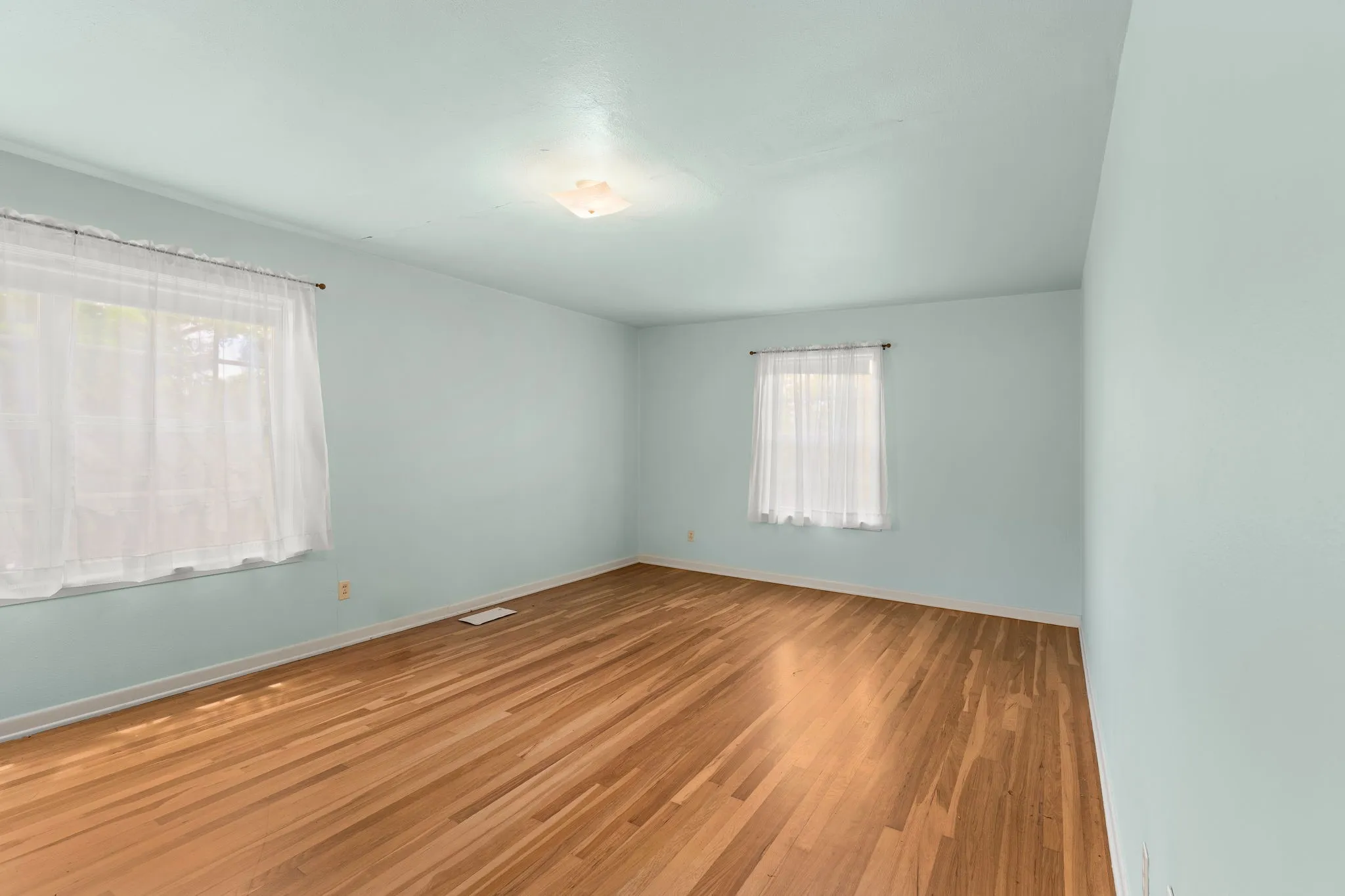 Single Family Residence For Sale in Bell County , 609 Oakhill Drive, Killeen, Texas 76541, 4 Bedroom, 2 Bathroom, Garage spaces, 2,914 Sqft, built in 1960, Price $225,000, mls#21308216, Real Estate Agent in Killeen, Homes For Sale in Bell county, Homes For Sale in Killeen, Realtor in Killeen Texas, Real Estate Brokerage Independent Realty Texas, Luminita Cordes Realtor