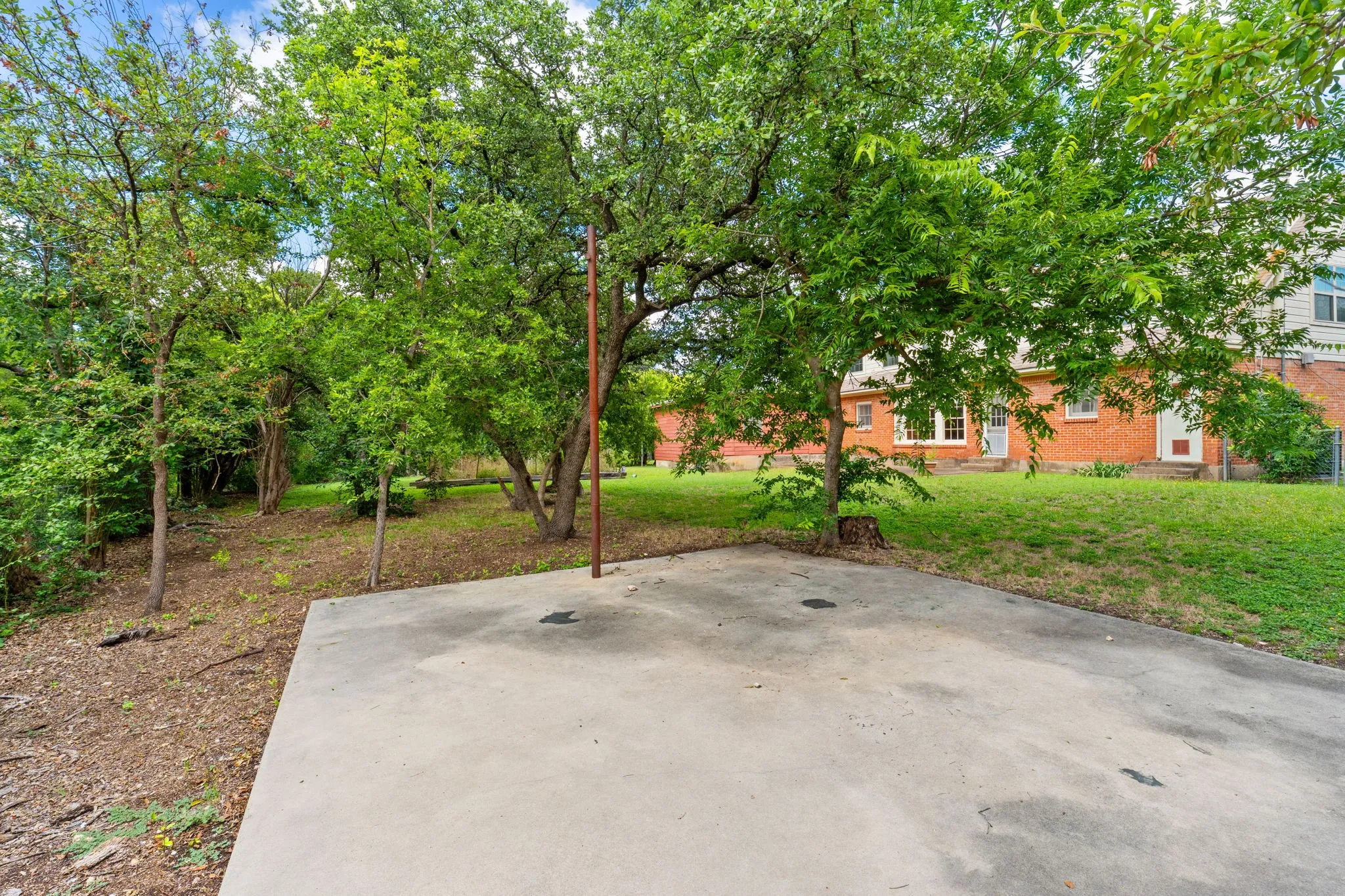 Single Family Residence For Sale in Bell County , 609 Oakhill Drive, Killeen, Texas 76541, 4 Bedroom, 2 Bathroom, Garage spaces, 2,914 Sqft, built in 1960, Price $225,000, mls#21308216, Real Estate Agent in Killeen, Homes For Sale in Bell county, Homes For Sale in Killeen, Realtor in Killeen Texas, Real Estate Brokerage Independent Realty Texas, Luminita Cordes Realtor