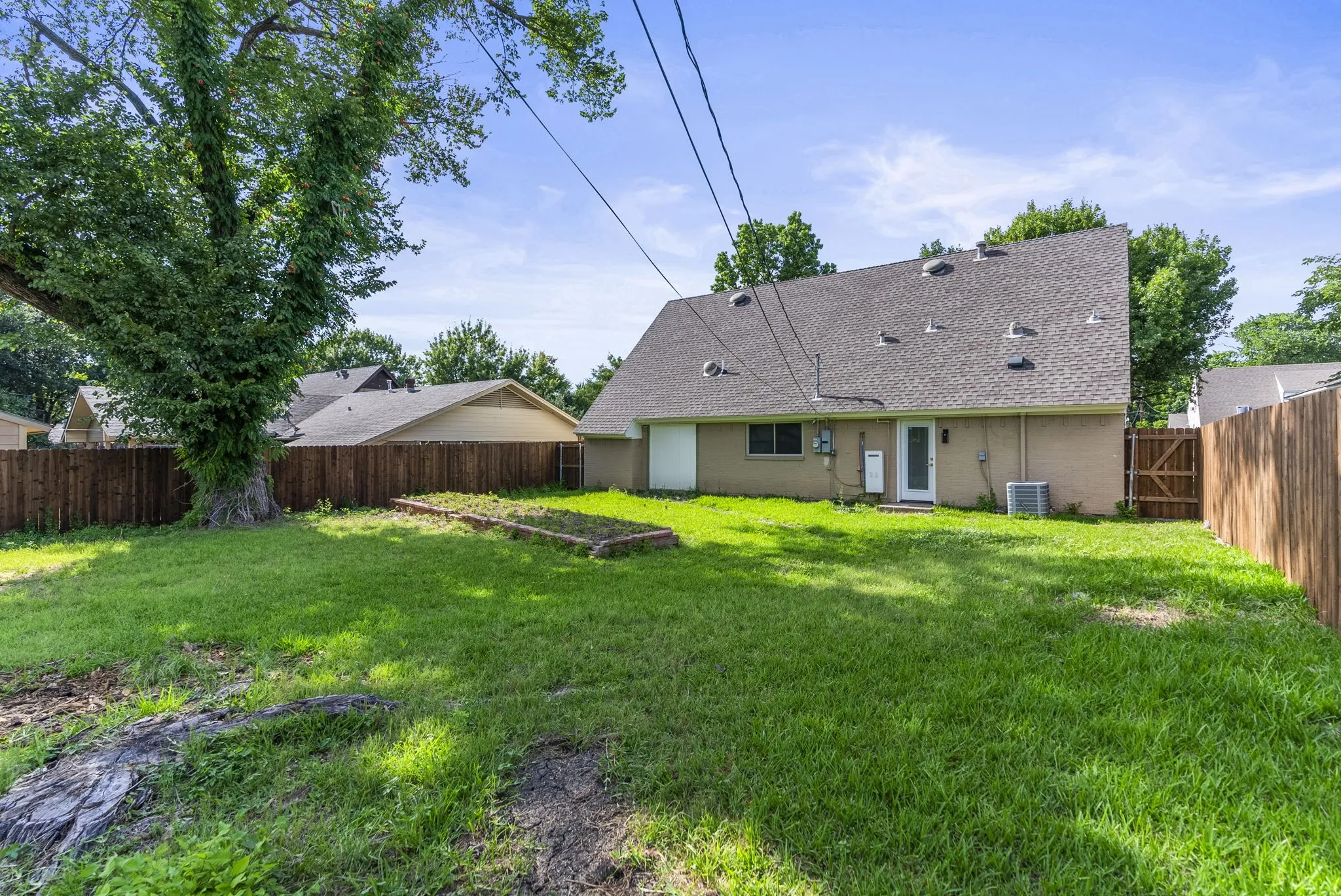 Single Family Residence For Sale in Dallas County , 3654 Ridgebriar Drive, Dallas, Texas 75234, 4 Bedroom, 3 Bathroom, 2 Garage spaces, 1,848 Sqft, built in 1962, mls#21308236, Real Estate Agent in Dallas, Homes For Sale in Dallas county, Homes For Sale in Dallas, Realtor in Dallas Texas, Real Estate Brokerage Independent Realty Texas, Luminita Cordes Realtor