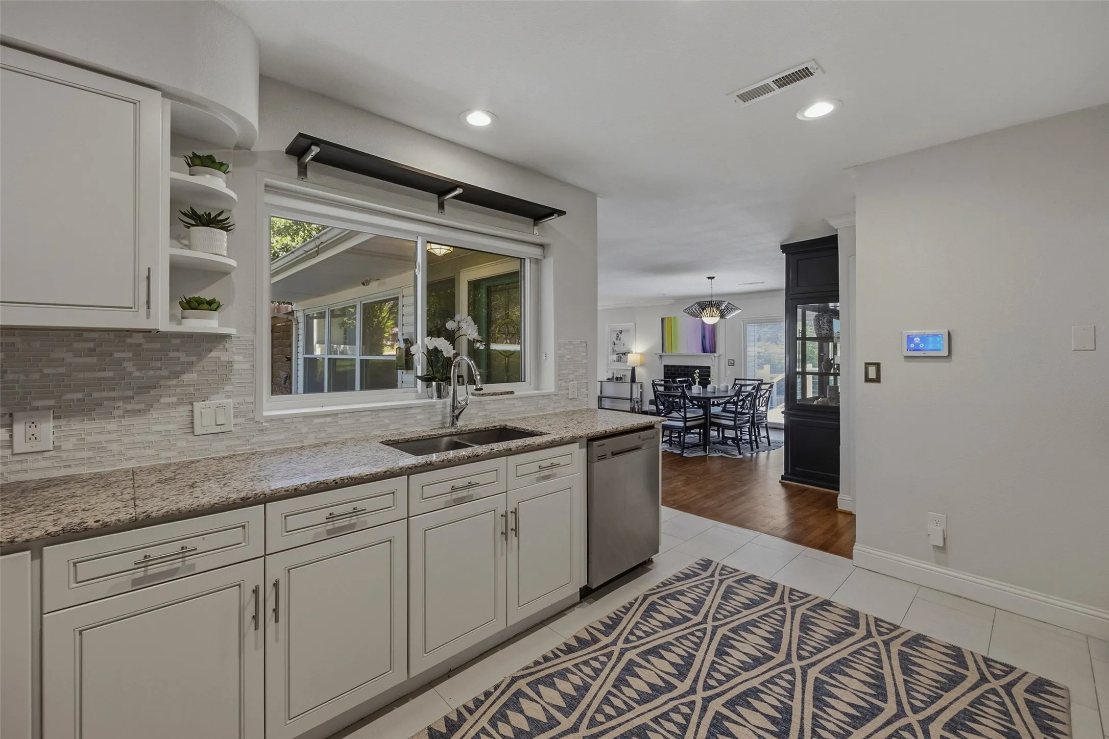Single Family Residence For Sale in Tarrant County , 4817 Winthrop Avenue E, Fort Worth, Texas 76116, 3 Bedroom, 2 Bathroom, 2 Garage spaces, 1,716 Sqft, built in 1950, mls#21305798, Real Estate Agent in Fort Worth, Homes For Sale in Tarrant county, Homes For Sale in Fort Worth, Realtor in Fort Worth Texas, Real Estate Brokerage Independent Realty Texas, Luminita Cordes Realtor