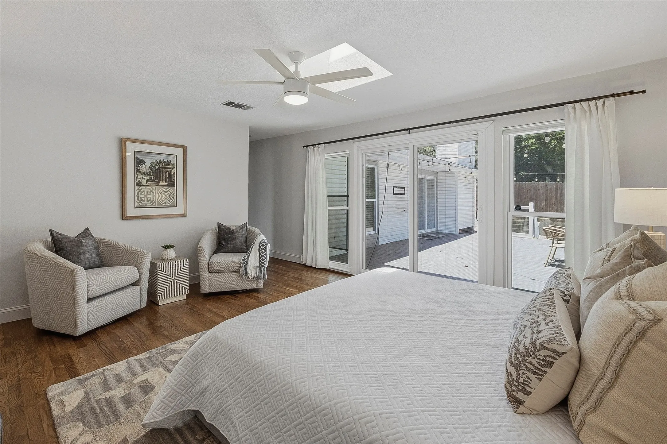 Single Family Residence For Sale in Tarrant County , 4817 Winthrop Avenue E, Fort Worth, Texas 76116, 3 Bedroom, 2 Bathroom, 2 Garage spaces, 1,716 Sqft, built in 1950, mls#21305798, Real Estate Agent in Fort Worth, Homes For Sale in Tarrant county, Homes For Sale in Fort Worth, Realtor in Fort Worth Texas, Real Estate Brokerage Independent Realty Texas, Luminita Cordes Realtor