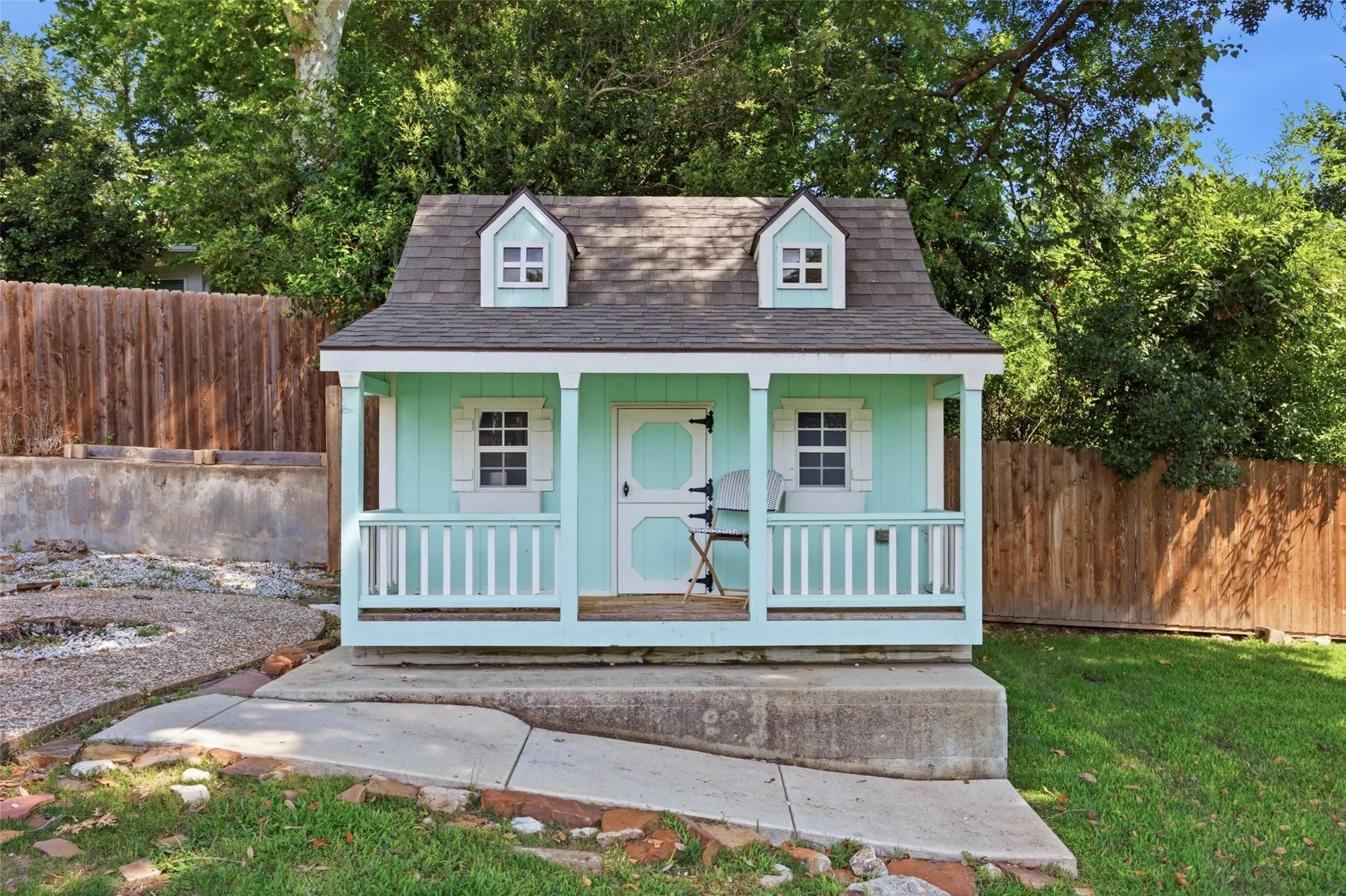 Single Family Residence For Sale in Tarrant County , 4817 Winthrop Avenue E, Fort Worth, Texas 76116, 3 Bedroom, 2 Bathroom, 2 Garage spaces, 1,716 Sqft, built in 1950, mls#21305798, Real Estate Agent in Fort Worth, Homes For Sale in Tarrant county, Homes For Sale in Fort Worth, Realtor in Fort Worth Texas, Real Estate Brokerage Independent Realty Texas, Luminita Cordes Realtor