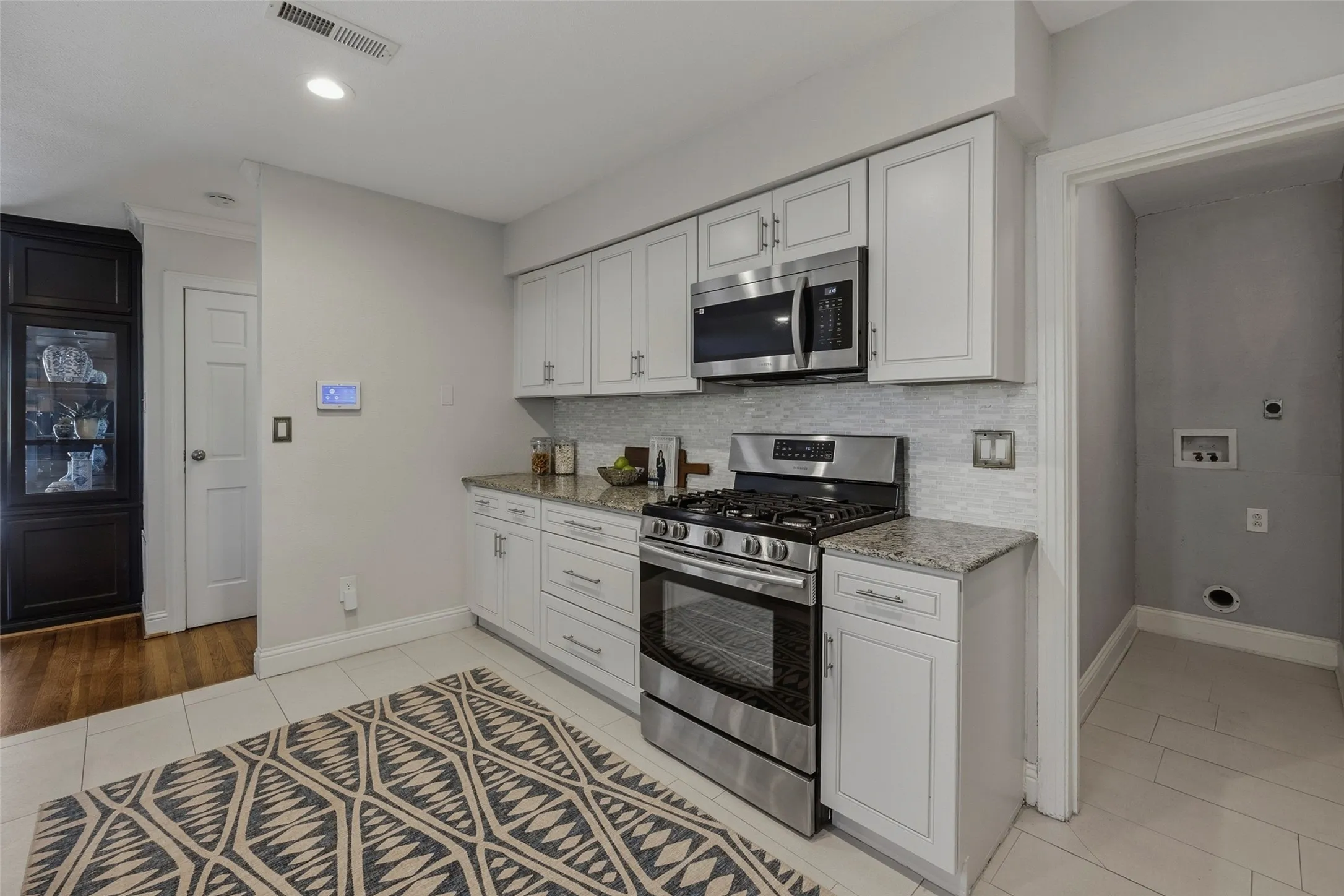 Single Family Residence For Sale in Tarrant County , 4817 Winthrop Avenue E, Fort Worth, Texas 76116, 3 Bedroom, 2 Bathroom, 2 Garage spaces, 1,716 Sqft, built in 1950, mls#21305798, Real Estate Agent in Fort Worth, Homes For Sale in Tarrant county, Homes For Sale in Fort Worth, Realtor in Fort Worth Texas, Real Estate Brokerage Independent Realty Texas, Luminita Cordes Realtor