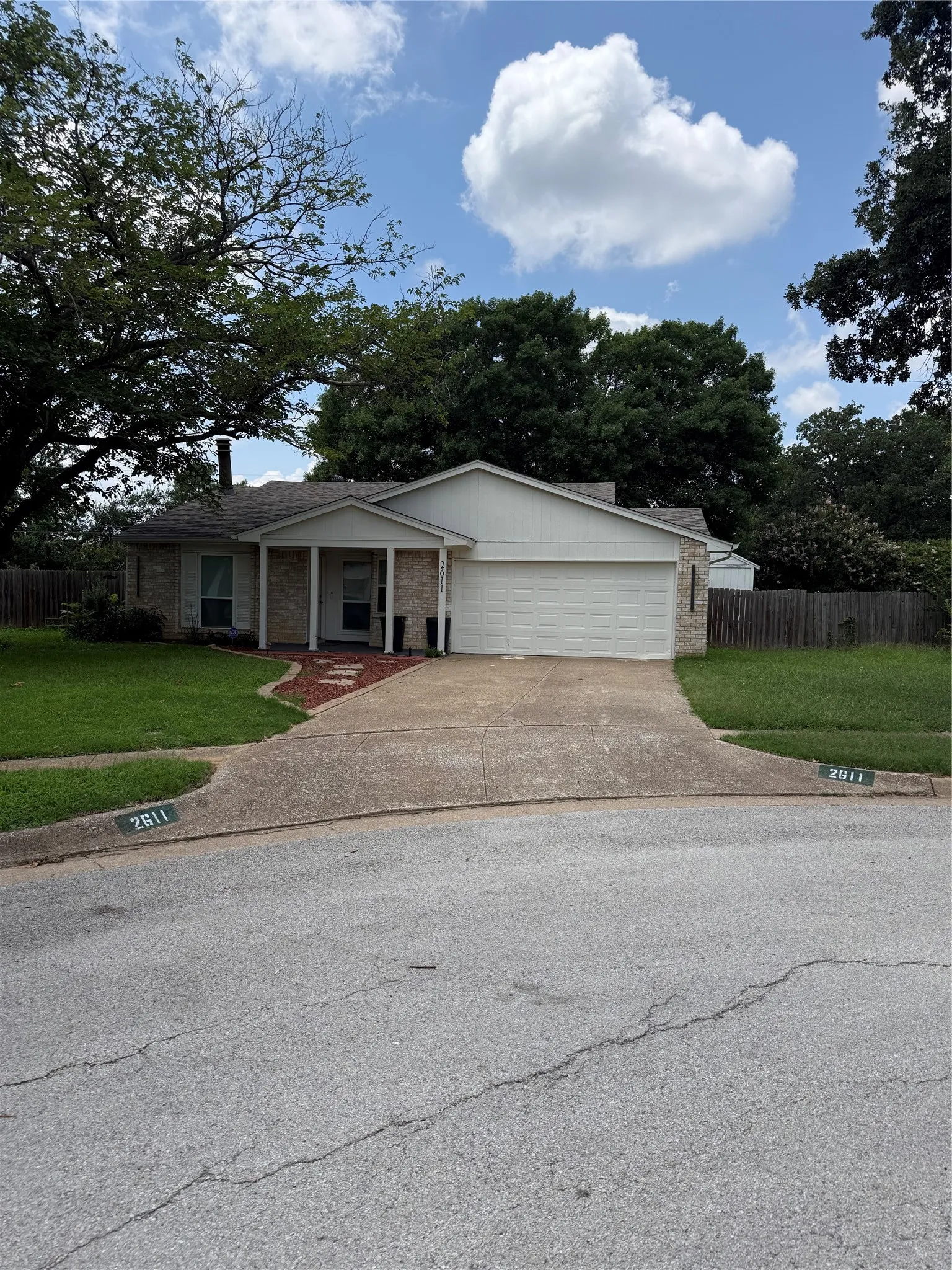 Single Family Residence For Sale in Tarrant County , 2611 Buck Trail, Euless, Texas 76039, 3 Bedroom, 2 Bathroom, 2 Garage spaces, 1,197 Sqft, built in 1982, mls#21308254, Real Estate Agent in Euless, Homes For Sale in Tarrant county, Homes For Sale in Euless, Realtor in Euless Texas, Real Estate Brokerage Independent Realty Texas, Luminita Cordes Realtor