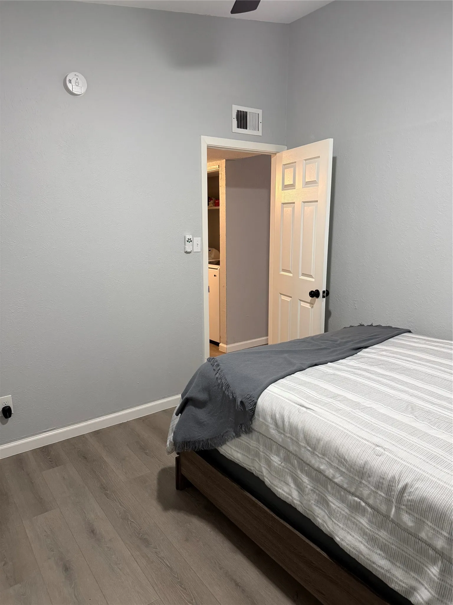 Single Family Residence For Sale in Tarrant County , 2611 Buck Trail, Euless, Texas 76039, 3 Bedroom, 2 Bathroom, 2 Garage spaces, 1,197 Sqft, built in 1982, mls#21308254, Real Estate Agent in Euless, Homes For Sale in Tarrant county, Homes For Sale in Euless, Realtor in Euless Texas, Real Estate Brokerage Independent Realty Texas, Luminita Cordes Realtor