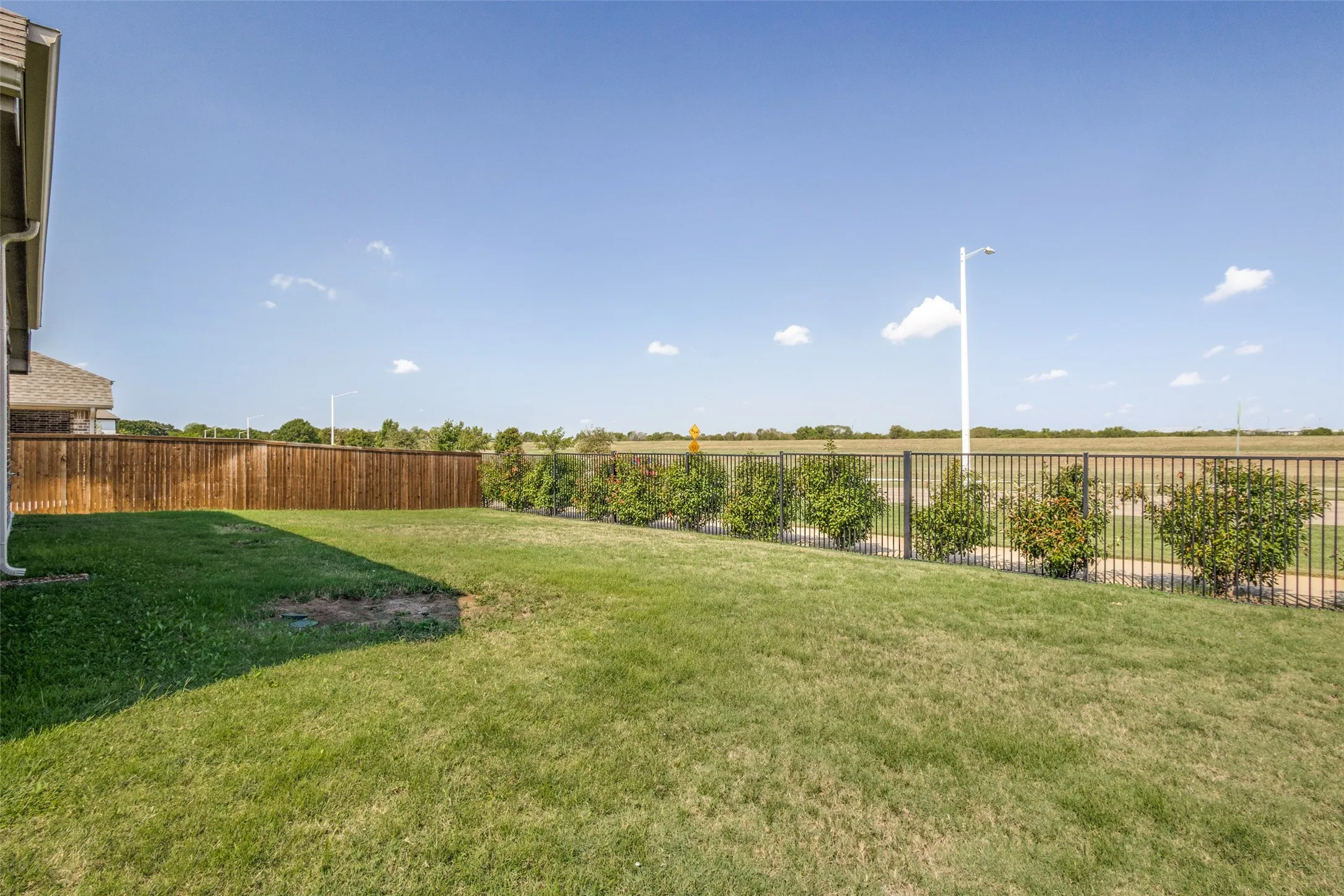 Single Family Residence For Sale in Denton County , 1024 Embers Lane, Denton, Texas 76201, 4 Bedroom, 3 Bathroom, 2 Garage spaces, 2,233 Sqft, built in 2021, mls#21303265, Real Estate Agent in Denton, Homes For Sale in Denton county, Homes For Sale in Denton, Realtor in Denton Texas, Real Estate Brokerage Independent Realty Texas, Luminita Cordes Realtor