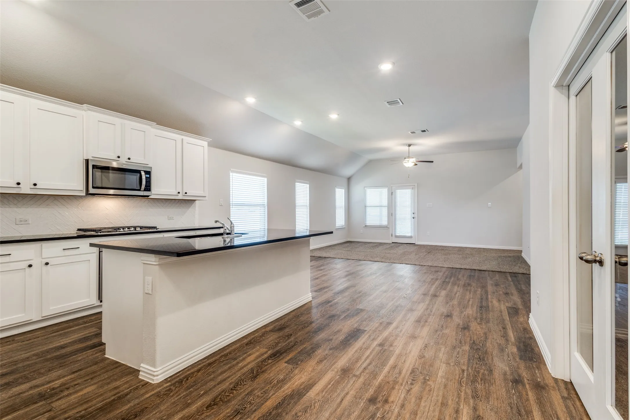 Single Family Residence For Sale in Denton County , 1024 Embers Lane, Denton, Texas 76201, 4 Bedroom, 3 Bathroom, 2 Garage spaces, 2,233 Sqft, built in 2021, mls#21303265, Real Estate Agent in Denton, Homes For Sale in Denton county, Homes For Sale in Denton, Realtor in Denton Texas, Real Estate Brokerage Independent Realty Texas, Luminita Cordes Realtor