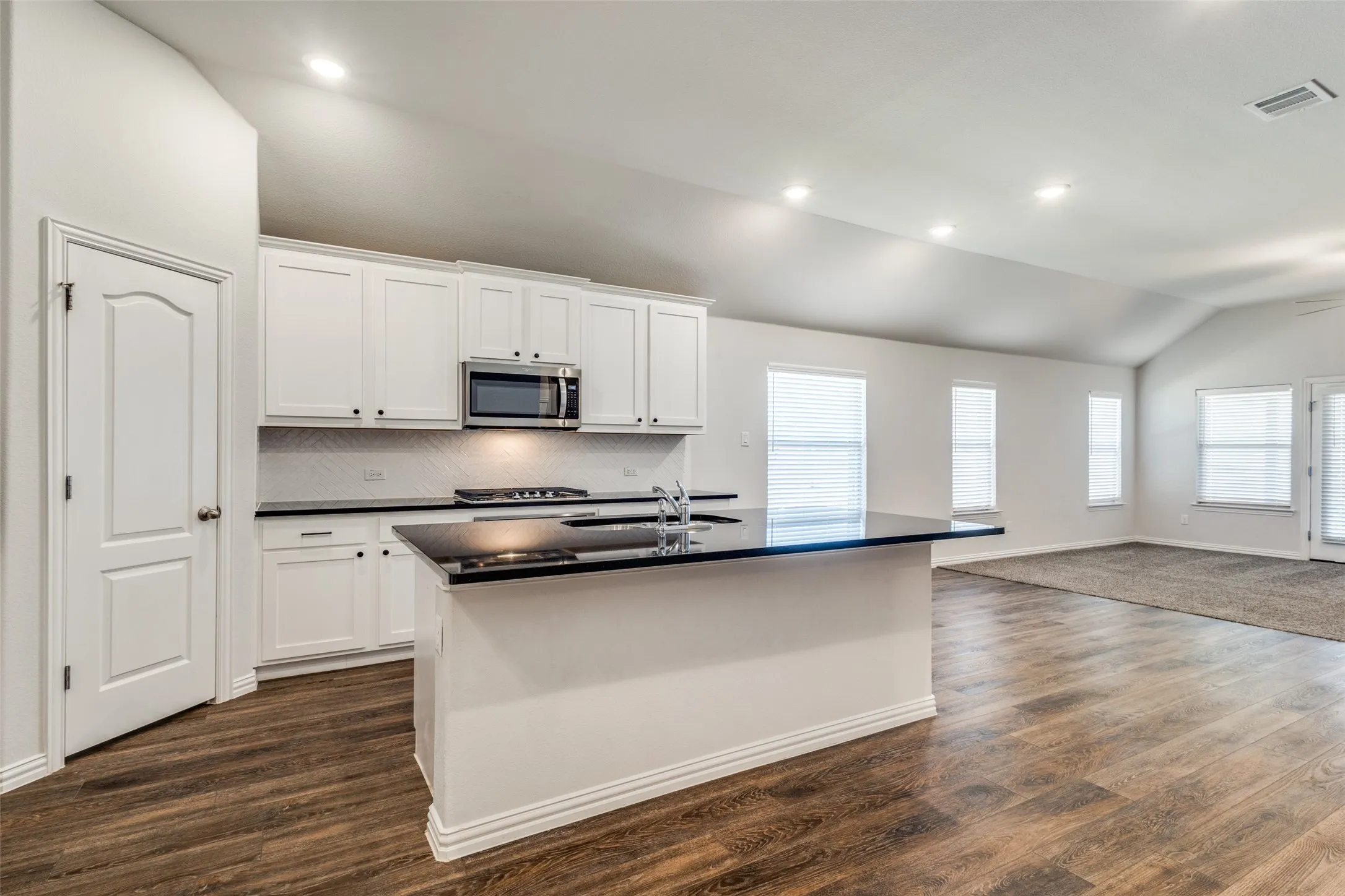 Single Family Residence For Sale in Denton County , 1024 Embers Lane, Denton, Texas 76201, 4 Bedroom, 3 Bathroom, 2 Garage spaces, 2,233 Sqft, built in 2021, mls#21303265, Real Estate Agent in Denton, Homes For Sale in Denton county, Homes For Sale in Denton, Realtor in Denton Texas, Real Estate Brokerage Independent Realty Texas, Luminita Cordes Realtor
