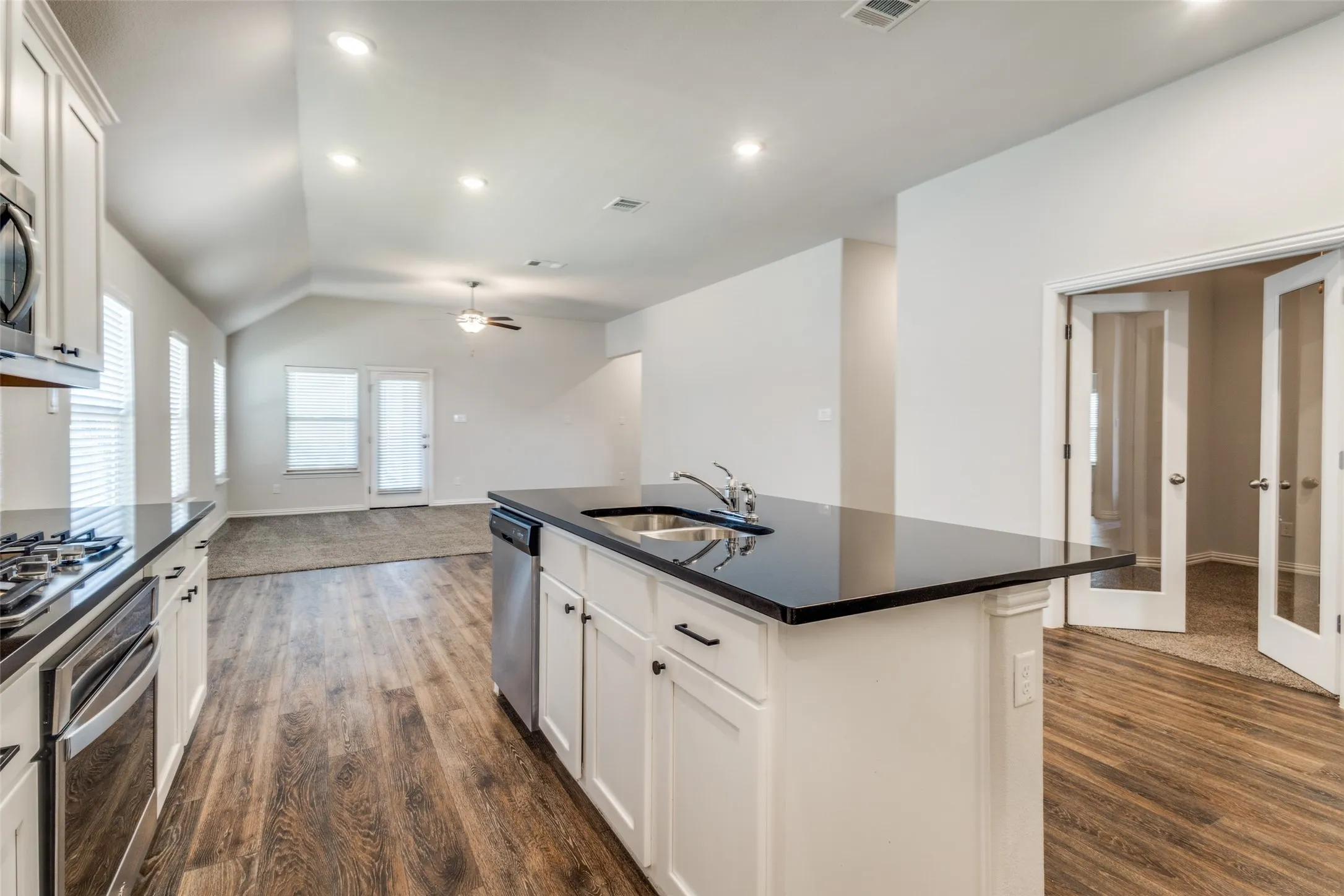 Single Family Residence For Sale in Denton County , 1024 Embers Lane, Denton, Texas 76201, 4 Bedroom, 3 Bathroom, 2 Garage spaces, 2,233 Sqft, built in 2021, mls#21303265, Real Estate Agent in Denton, Homes For Sale in Denton county, Homes For Sale in Denton, Realtor in Denton Texas, Real Estate Brokerage Independent Realty Texas, Luminita Cordes Realtor