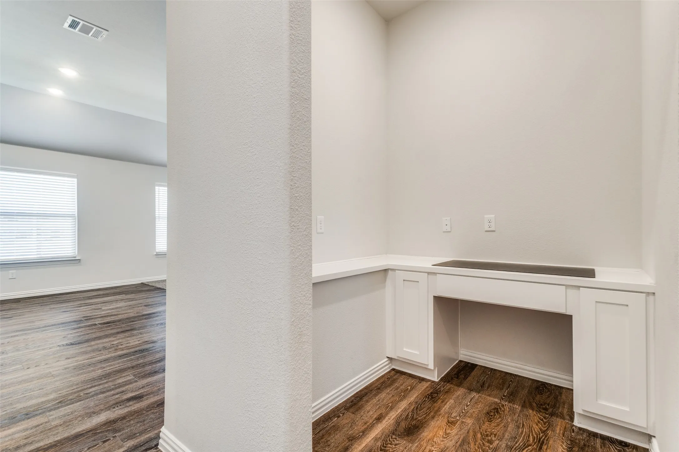 Single Family Residence For Sale in Denton County , 1024 Embers Lane, Denton, Texas 76201, 4 Bedroom, 3 Bathroom, 2 Garage spaces, 2,233 Sqft, built in 2021, mls#21303265, Real Estate Agent in Denton, Homes For Sale in Denton county, Homes For Sale in Denton, Realtor in Denton Texas, Real Estate Brokerage Independent Realty Texas, Luminita Cordes Realtor