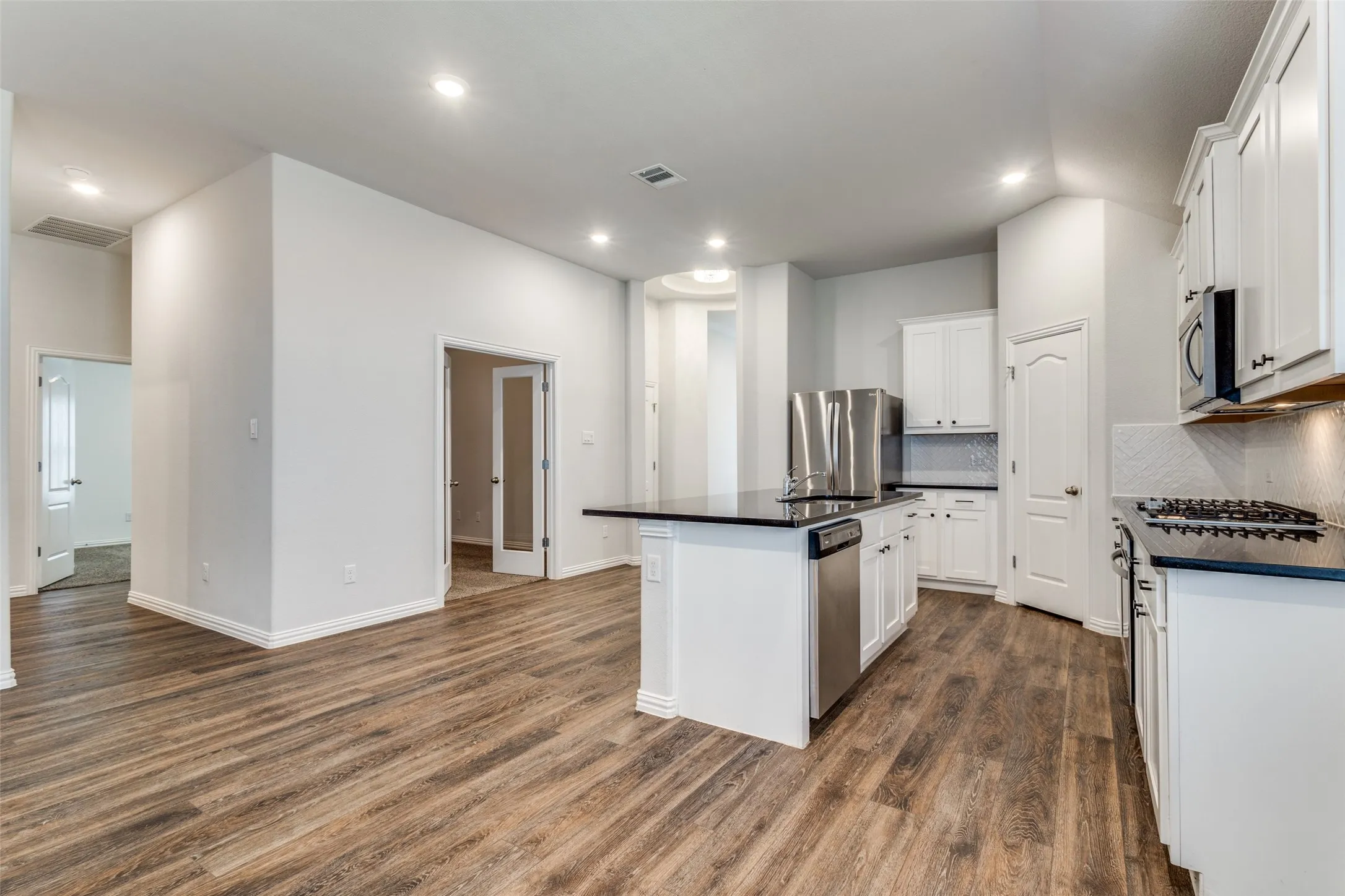 Single Family Residence For Sale in Denton County , 1024 Embers Lane, Denton, Texas 76201, 4 Bedroom, 3 Bathroom, 2 Garage spaces, 2,233 Sqft, built in 2021, mls#21303265, Real Estate Agent in Denton, Homes For Sale in Denton county, Homes For Sale in Denton, Realtor in Denton Texas, Real Estate Brokerage Independent Realty Texas, Luminita Cordes Realtor