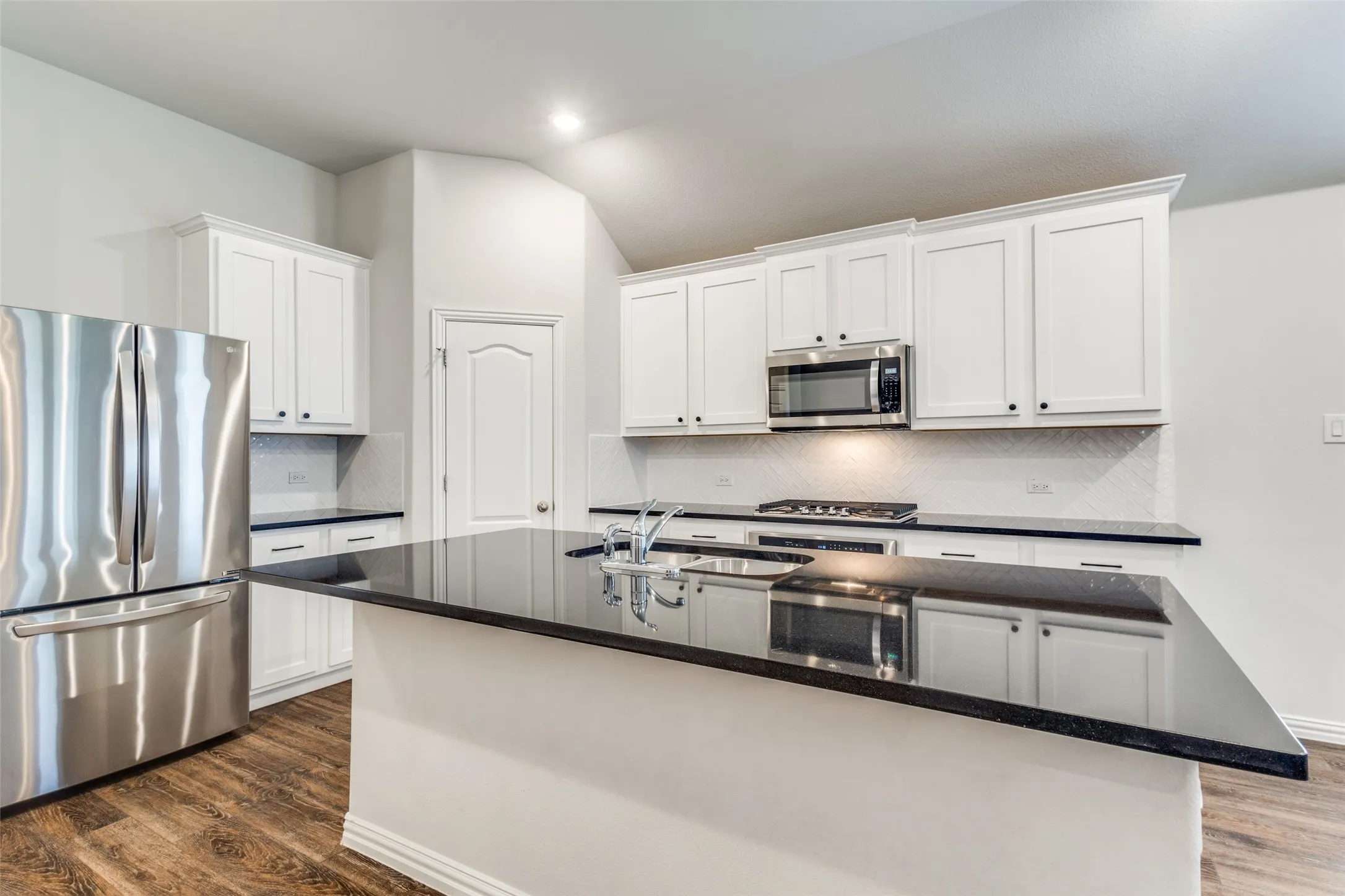 Single Family Residence For Sale in Denton County , 1024 Embers Lane, Denton, Texas 76201, 4 Bedroom, 3 Bathroom, 2 Garage spaces, 2,233 Sqft, built in 2021, mls#21303265, Real Estate Agent in Denton, Homes For Sale in Denton county, Homes For Sale in Denton, Realtor in Denton Texas, Real Estate Brokerage Independent Realty Texas, Luminita Cordes Realtor