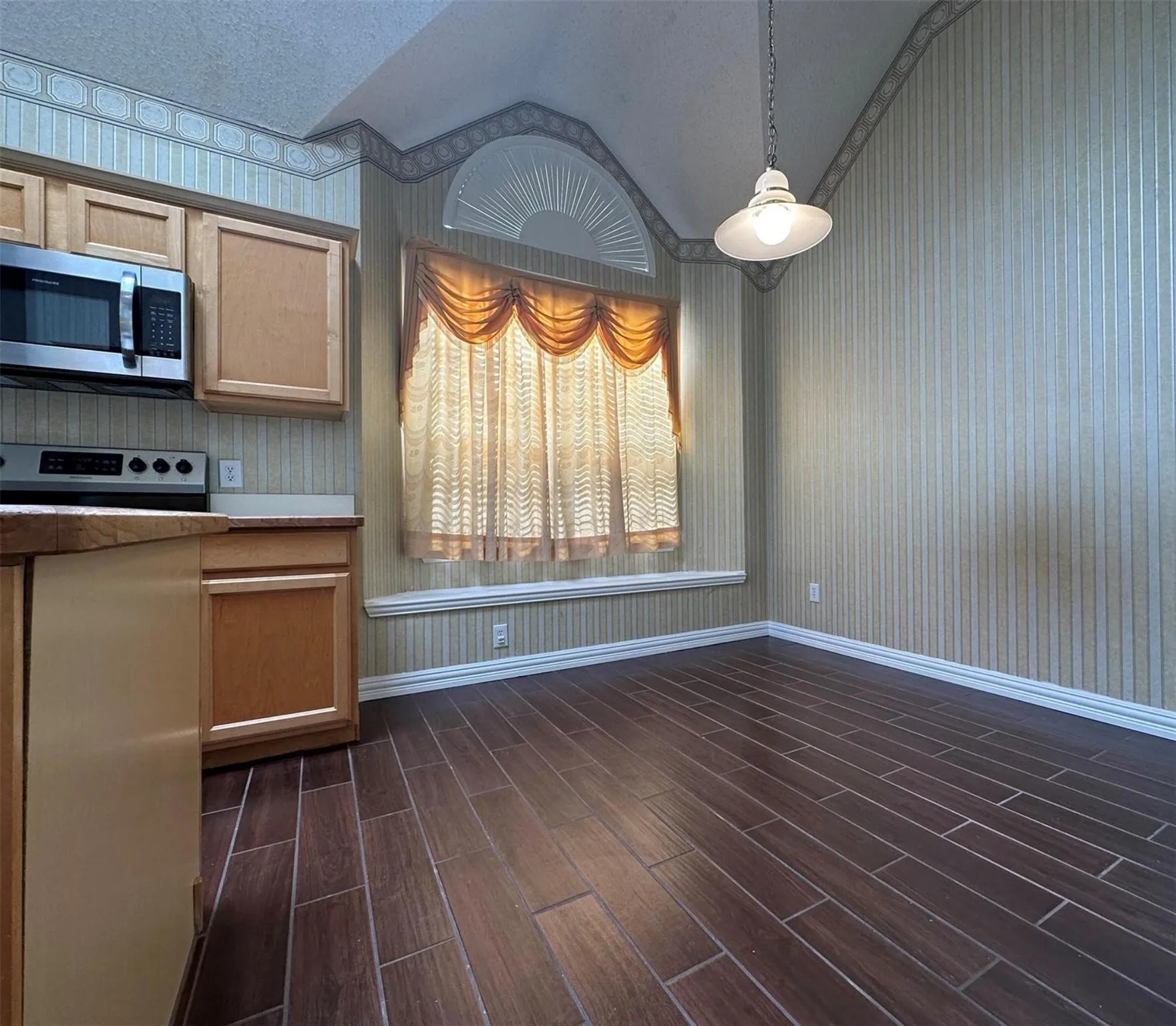 Single Family Residence For Rent in Collin County , 3904 Ridge Gate Drive, Plano, Texas 75074, 3 Bedroom, 2 Bathroom, 2 Garage spaces, 1,651 Sqft, built in 1996, mls#21308250, Real Estate Agent in Plano, Homes For Rent in Collin county, Homes For Rent in Plano, Realtor in Plano Texas, Real Estate Brokerage Independent Realty Texas, Luminita Cordes Realtor