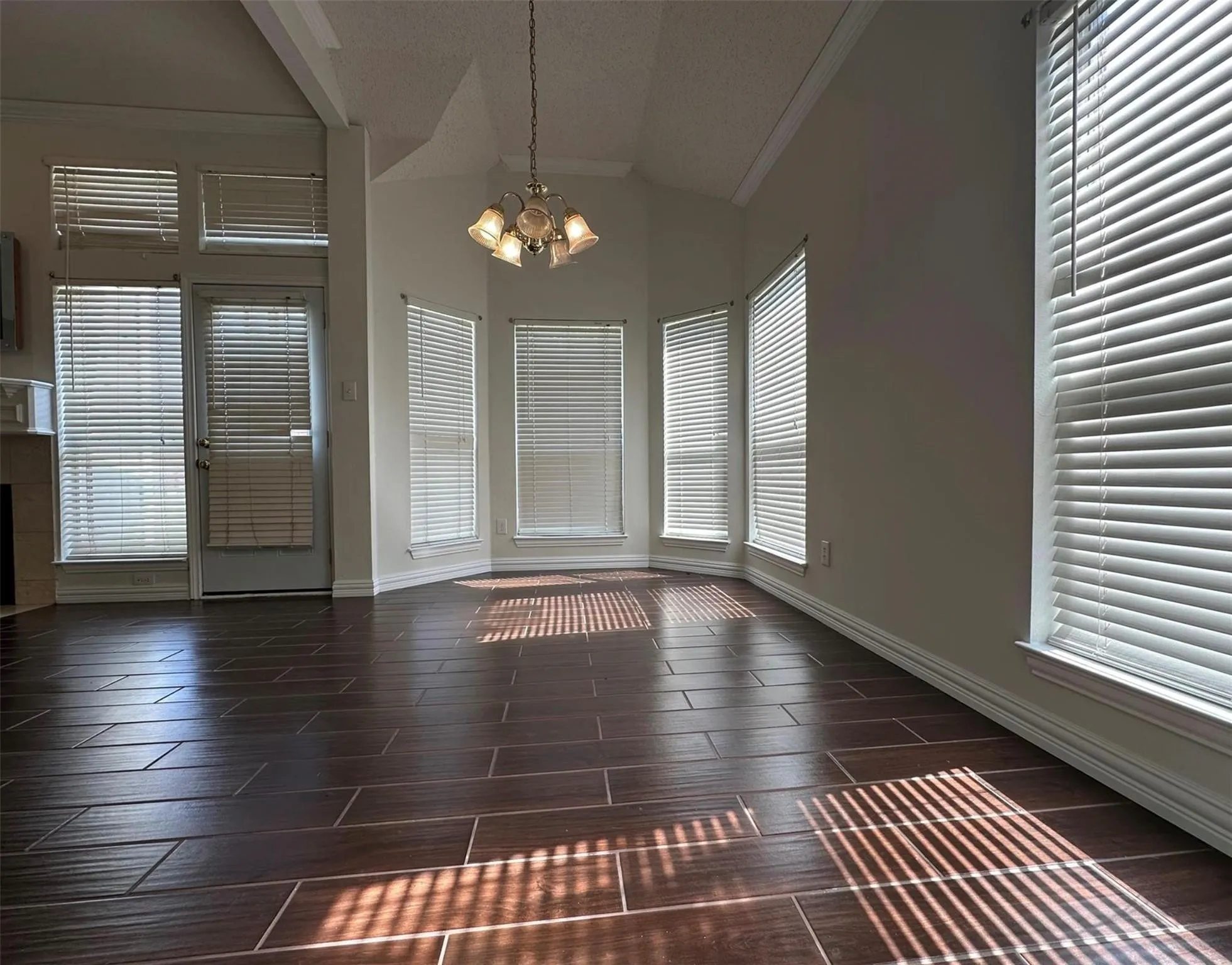 Single Family Residence For Rent in Collin County , 3904 Ridge Gate Drive, Plano, Texas 75074, 3 Bedroom, 2 Bathroom, 2 Garage spaces, 1,651 Sqft, built in 1996, mls#21308250, Real Estate Agent in Plano, Homes For Rent in Collin county, Homes For Rent in Plano, Realtor in Plano Texas, Real Estate Brokerage Independent Realty Texas, Luminita Cordes Realtor