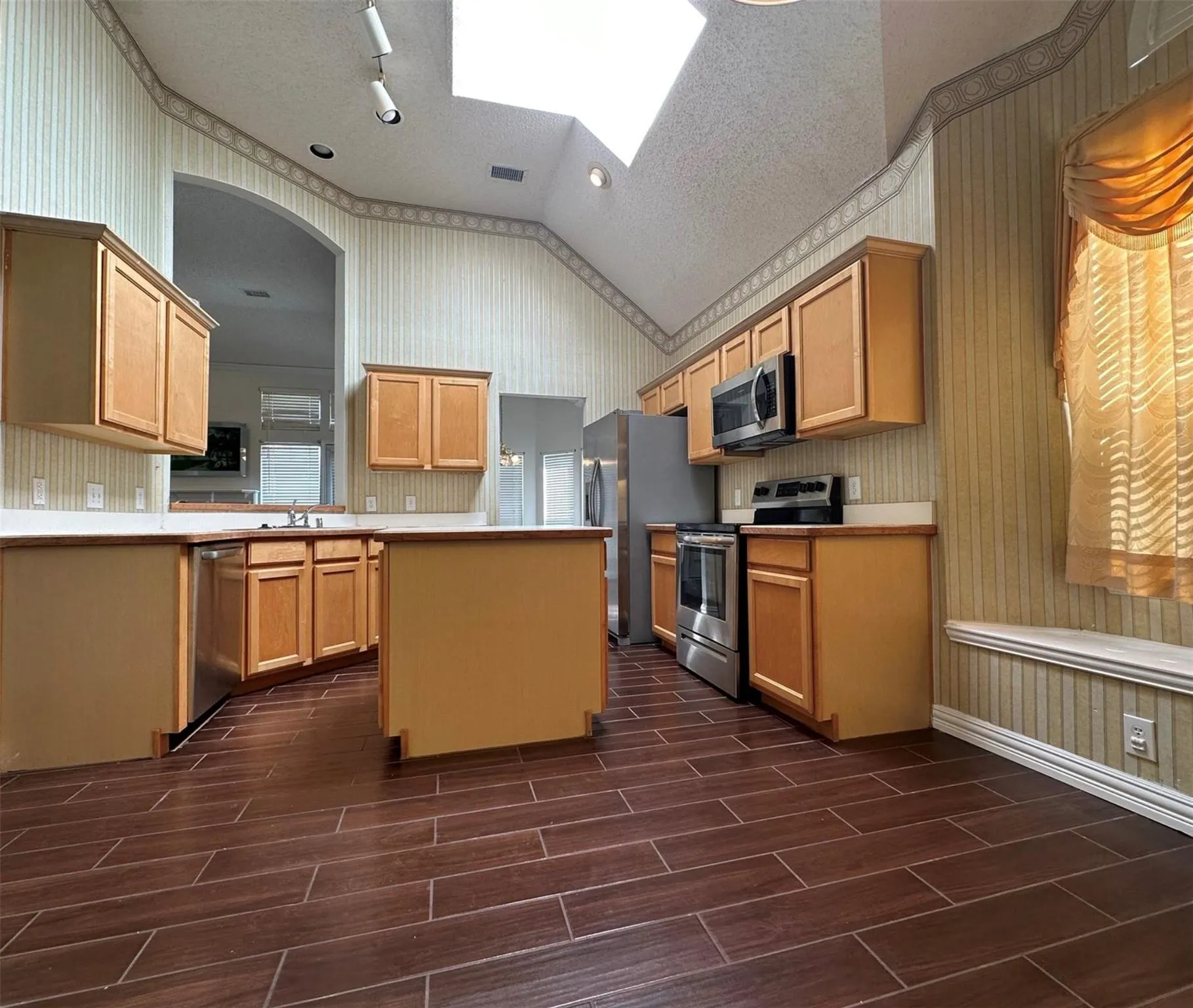 Single Family Residence For Rent in Collin County , 3904 Ridge Gate Drive, Plano, Texas 75074, 3 Bedroom, 2 Bathroom, 2 Garage spaces, 1,651 Sqft, built in 1996, mls#21308250, Real Estate Agent in Plano, Homes For Rent in Collin county, Homes For Rent in Plano, Realtor in Plano Texas, Real Estate Brokerage Independent Realty Texas, Luminita Cordes Realtor