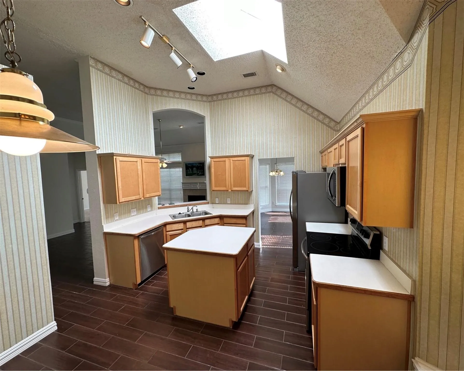 Single Family Residence For Rent in Collin County , 3904 Ridge Gate Drive, Plano, Texas 75074, 3 Bedroom, 2 Bathroom, 2 Garage spaces, 1,651 Sqft, built in 1996, mls#21308250, Real Estate Agent in Plano, Homes For Rent in Collin county, Homes For Rent in Plano, Realtor in Plano Texas, Real Estate Brokerage Independent Realty Texas, Luminita Cordes Realtor