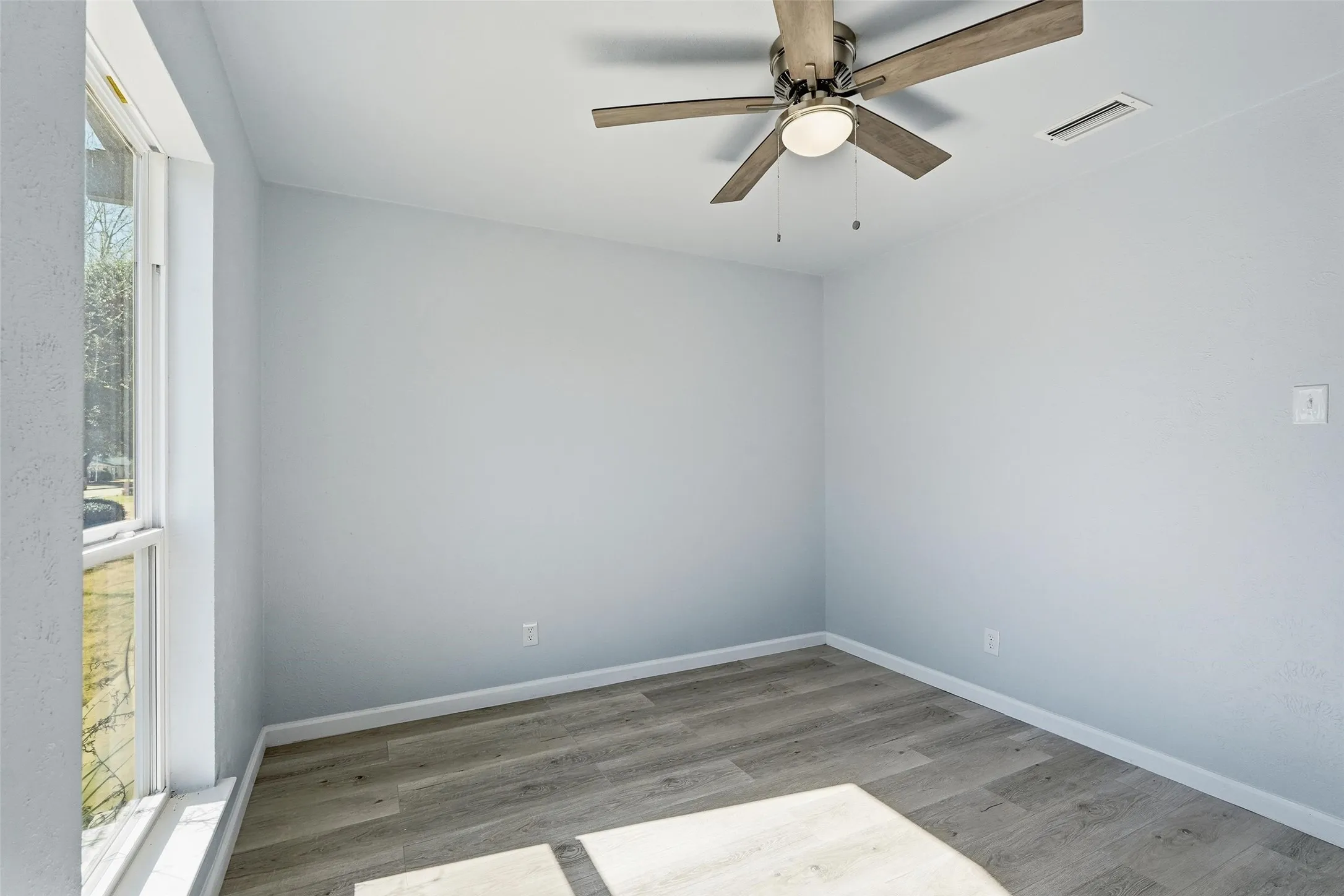 Single Family Residence For Sale in Dallas County , 1813 Crockett Street, Garland, Texas 75042, 4 Bedroom, 2 Bathroom, 2 Garage spaces, 2,080 Sqft, built in 1972, Price $362,000, mls#21306889, Real Estate Agent in Garland, Homes For Sale in Dallas county, Homes For Sale in Garland, Realtor in Garland Texas, Real Estate Brokerage Independent Realty Texas, Luminita Cordes Realtor