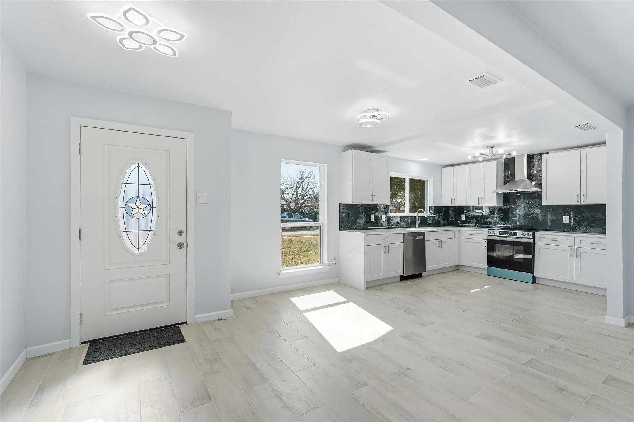 Single Family Residence For Sale in Dallas County , 1813 Crockett Street, Garland, Texas 75042, 4 Bedroom, 2 Bathroom, 2 Garage spaces, 2,080 Sqft, built in 1972, Price $362,000, mls#21306889, Real Estate Agent in Garland, Homes For Sale in Dallas county, Homes For Sale in Garland, Realtor in Garland Texas, Real Estate Brokerage Independent Realty Texas, Luminita Cordes Realtor