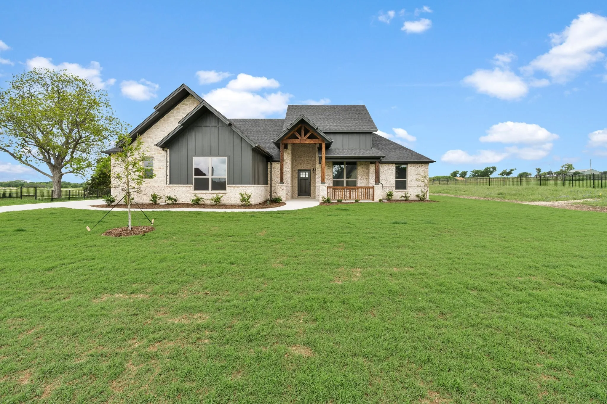 Single Family Residence For Sale in Ellis County , 440 Paradise Ridge Drive, Waxahachie, Texas 75167, 4 Bedroom, 3 Bathroom, 3 Garage spaces, 2,406 Sqft, built in 2026, mls#21308275, Real Estate Agent in Waxahachie, Homes For Sale in Ellis county, Homes For Sale in Waxahachie, Realtor in Waxahachie Texas, Real Estate Brokerage Independent Realty Texas, Luminita Cordes Realtor