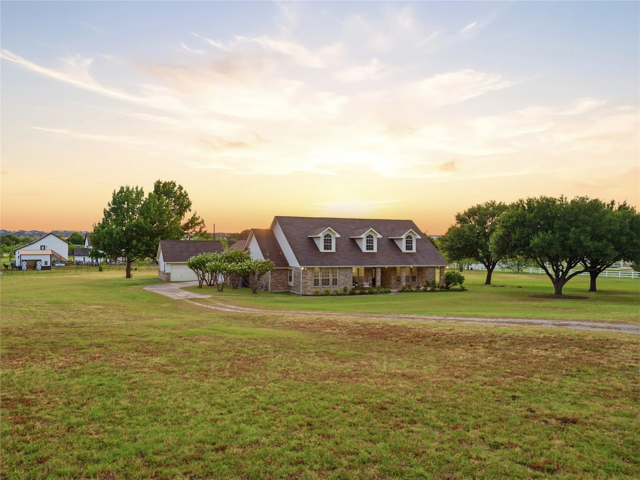 Single Family Residence For Sale in Denton County , 902 W Pioneer Circle, Argyle, Texas 76226, 4 Bedroom, 3 Bathroom, 4 Garage spaces, 2,403 Sqft, built in 1995, mls#21307190, Real Estate Agent in Argyle, Homes For Sale in Denton county, Homes For Sale in Argyle, Realtor in Argyle Texas, Real Estate Brokerage Independent Realty Texas, Luminita Cordes Realtor