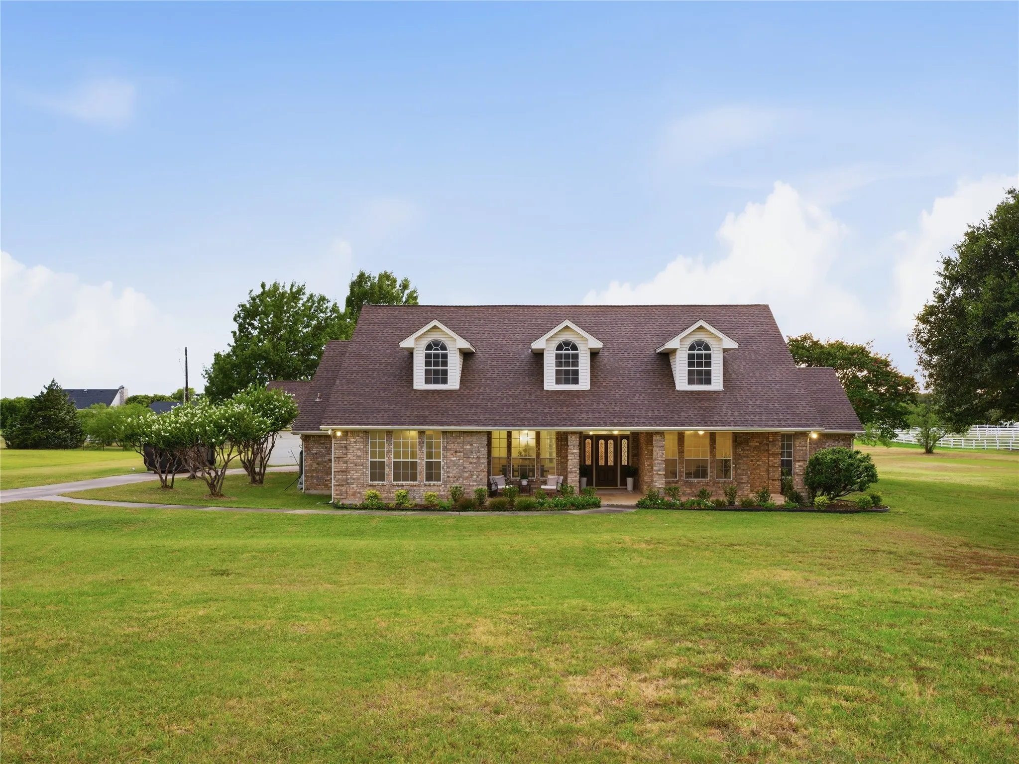 Single Family Residence For Sale in Denton County , 902 W Pioneer Circle, Argyle, Texas 76226, 4 Bedroom, 3 Bathroom, 4 Garage spaces, 2,403 Sqft, built in 1995, mls#21307190, Real Estate Agent in Argyle, Homes For Sale in Denton county, Homes For Sale in Argyle, Realtor in Argyle Texas, Real Estate Brokerage Independent Realty Texas, Luminita Cordes Realtor