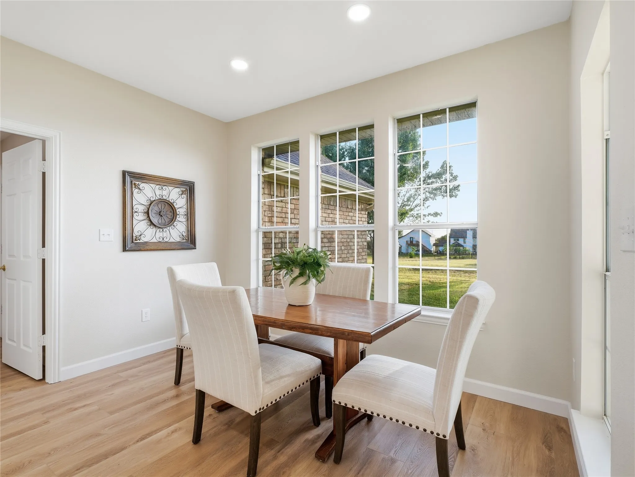 Single Family Residence For Sale in Denton County , 902 W Pioneer Circle, Argyle, Texas 76226, 4 Bedroom, 3 Bathroom, 4 Garage spaces, 2,403 Sqft, built in 1995, mls#21307190, Real Estate Agent in Argyle, Homes For Sale in Denton county, Homes For Sale in Argyle, Realtor in Argyle Texas, Real Estate Brokerage Independent Realty Texas, Luminita Cordes Realtor