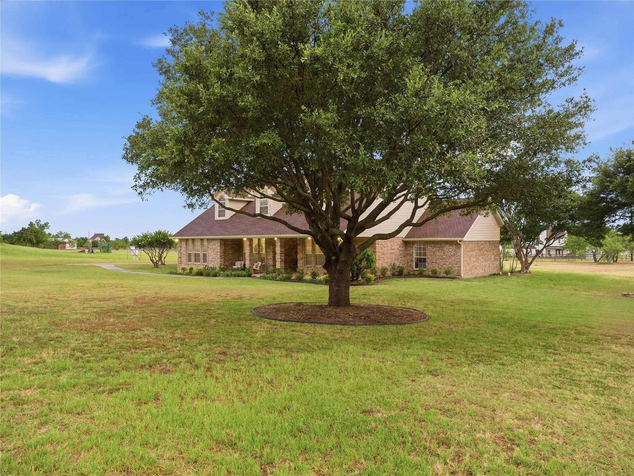 Single Family Residence For Sale in Denton County , 902 W Pioneer Circle, Argyle, Texas 76226, 4 Bedroom, 3 Bathroom, 4 Garage spaces, 2,403 Sqft, built in 1995, mls#21307190, Real Estate Agent in Argyle, Homes For Sale in Denton county, Homes For Sale in Argyle, Realtor in Argyle Texas, Real Estate Brokerage Independent Realty Texas, Luminita Cordes Realtor