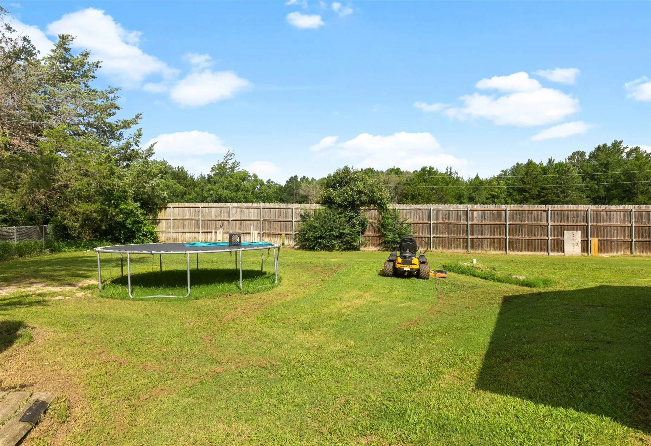 Single Family Residence For Sale in Fannin County , 1400 Nunn Circle, Bonham, Texas 75418, 4 Bedroom, 2 Bathroom, 1 Garage spaces, 1,606 Sqft, built in 1986, mls#21308264, Real Estate Agent in Bonham, Homes For Sale in Fannin county, Homes For Sale in Bonham, Realtor in Bonham Texas, Real Estate Brokerage Independent Realty Texas, Luminita Cordes Realtor
