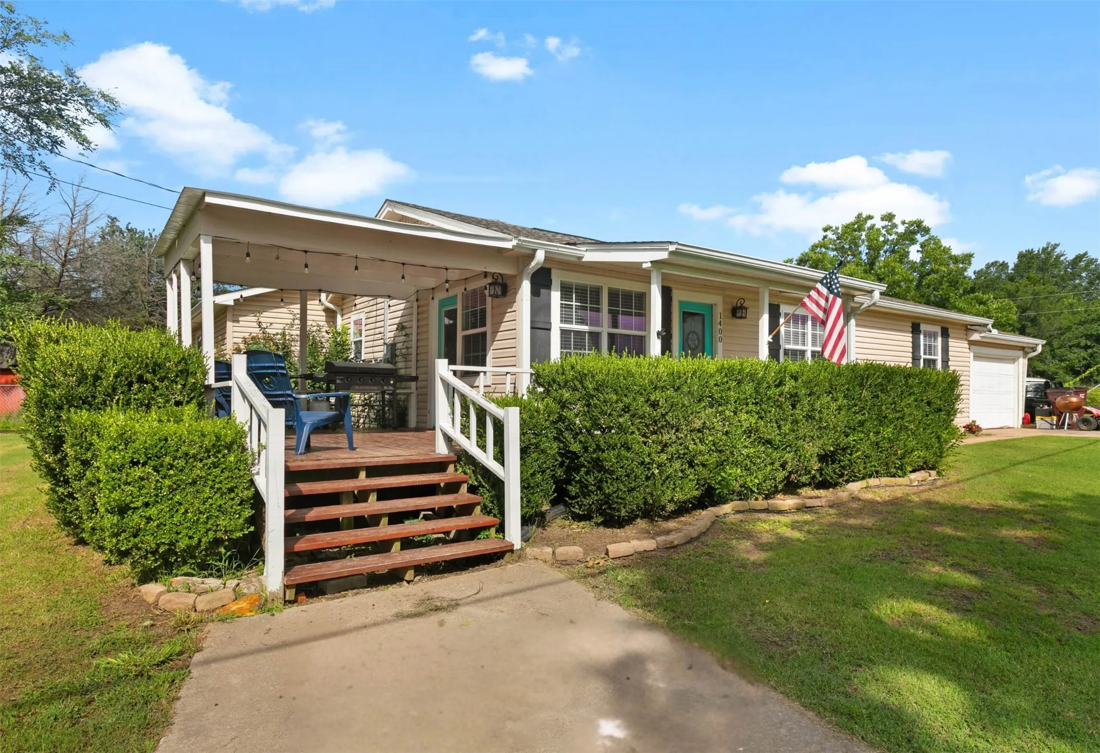 Single Family Residence For Sale in Fannin County , 1400 Nunn Circle, Bonham, Texas 75418, 4 Bedroom, 2 Bathroom, 1 Garage spaces, 1,606 Sqft, built in 1986, mls#21308264, Real Estate Agent in Bonham, Homes For Sale in Fannin county, Homes For Sale in Bonham, Realtor in Bonham Texas, Real Estate Brokerage Independent Realty Texas, Luminita Cordes Realtor