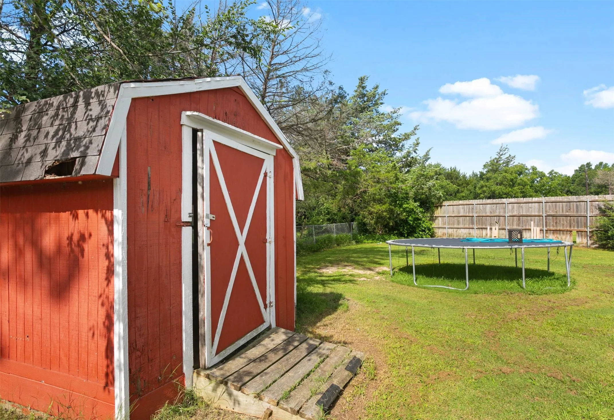 Single Family Residence For Sale in Fannin County , 1400 Nunn Circle, Bonham, Texas 75418, 4 Bedroom, 2 Bathroom, 1 Garage spaces, 1,606 Sqft, built in 1986, mls#21308264, Real Estate Agent in Bonham, Homes For Sale in Fannin county, Homes For Sale in Bonham, Realtor in Bonham Texas, Real Estate Brokerage Independent Realty Texas, Luminita Cordes Realtor