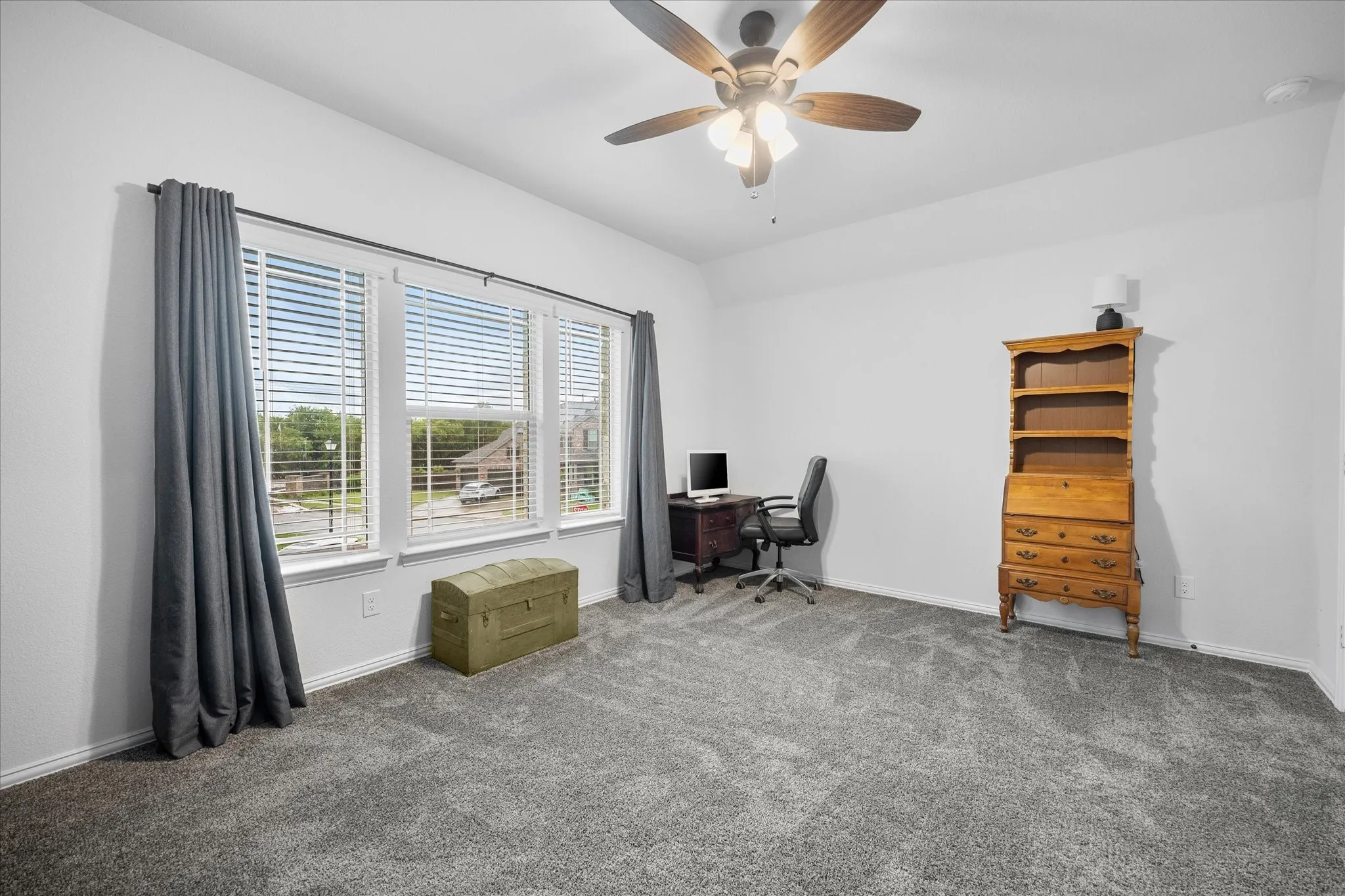 Single Family Residence For Sale in Rockwall County , 1904 Frediano Lane, Mclendon Chisholm, Texas 75032, 5 Bedroom, 4 Bathroom, 3 Garage spaces, 3,480 Sqft, built in 2022, mls#21308146, Real Estate Agent in Mclendon Chisholm, Homes For Sale in Rockwall county, Homes For Sale in Mclendon Chisholm, Realtor in Mclendon Chisholm Texas, Real Estate Brokerage Independent Realty Texas, Luminita Cordes Realtor