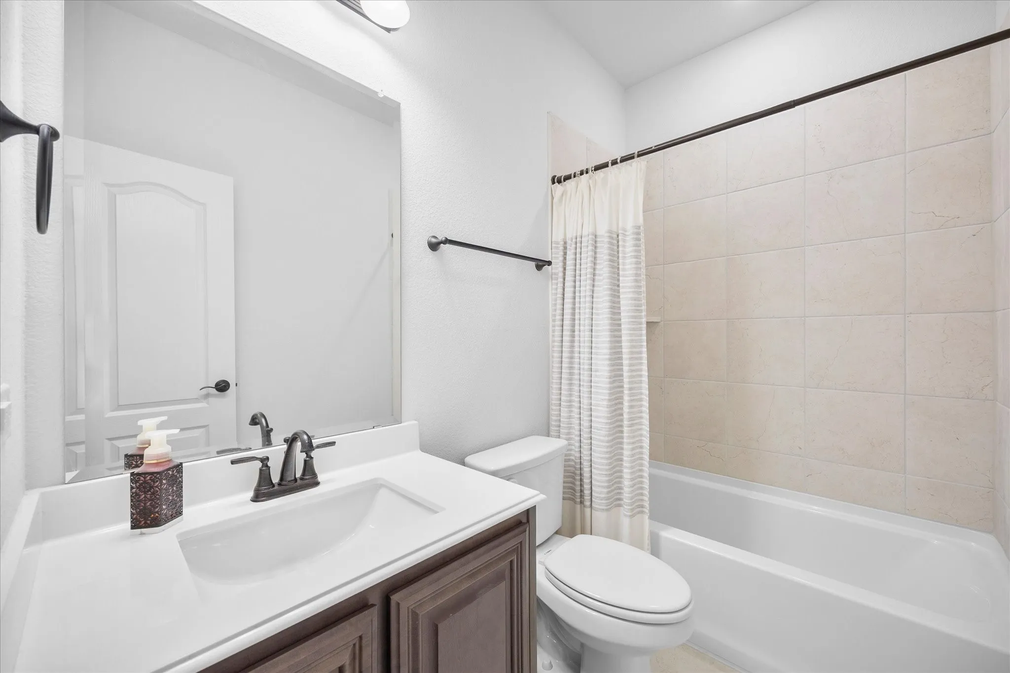Single Family Residence For Sale in Rockwall County , 1904 Frediano Lane, Mclendon Chisholm, Texas 75032, 5 Bedroom, 4 Bathroom, 3 Garage spaces, 3,480 Sqft, built in 2022, mls#21308146, Real Estate Agent in Mclendon Chisholm, Homes For Sale in Rockwall county, Homes For Sale in Mclendon Chisholm, Realtor in Mclendon Chisholm Texas, Real Estate Brokerage Independent Realty Texas, Luminita Cordes Realtor