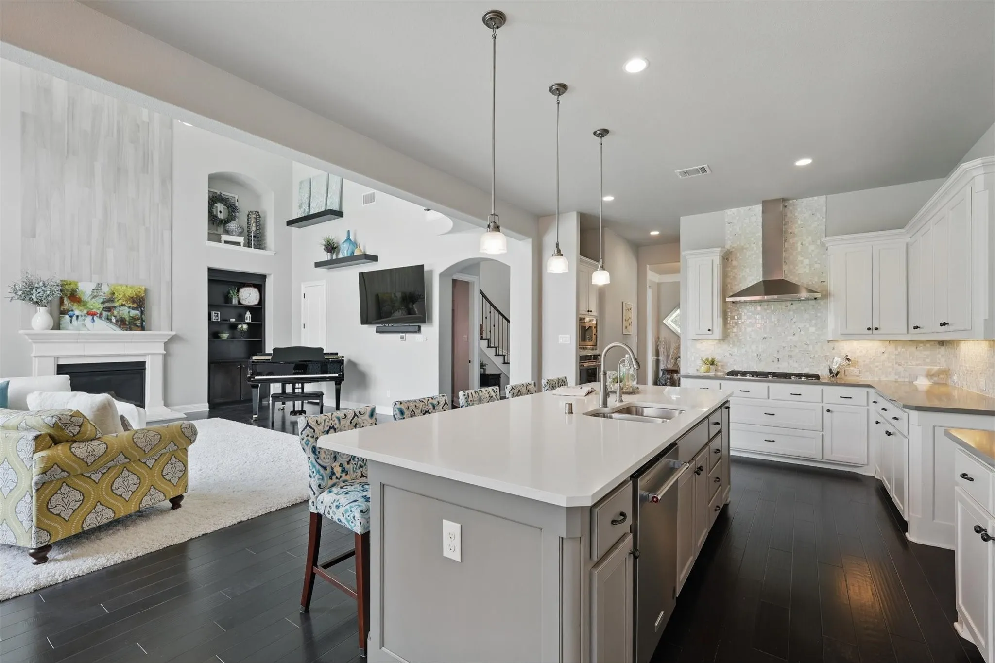 Single Family Residence For Sale in Denton County , 6325 Via Italia Drive, Flower Mound, Texas 75077, 5 Bedroom, 5 Bathroom, 4 Garage spaces, 5,677 Sqft, built in 2017, mls#21306045, Real Estate Agent in Flower Mound, Homes For Sale in Denton county, Homes For Sale in Flower Mound, Realtor in Flower Mound Texas, Real Estate Brokerage Independent Realty Texas, Luminita Cordes Realtor