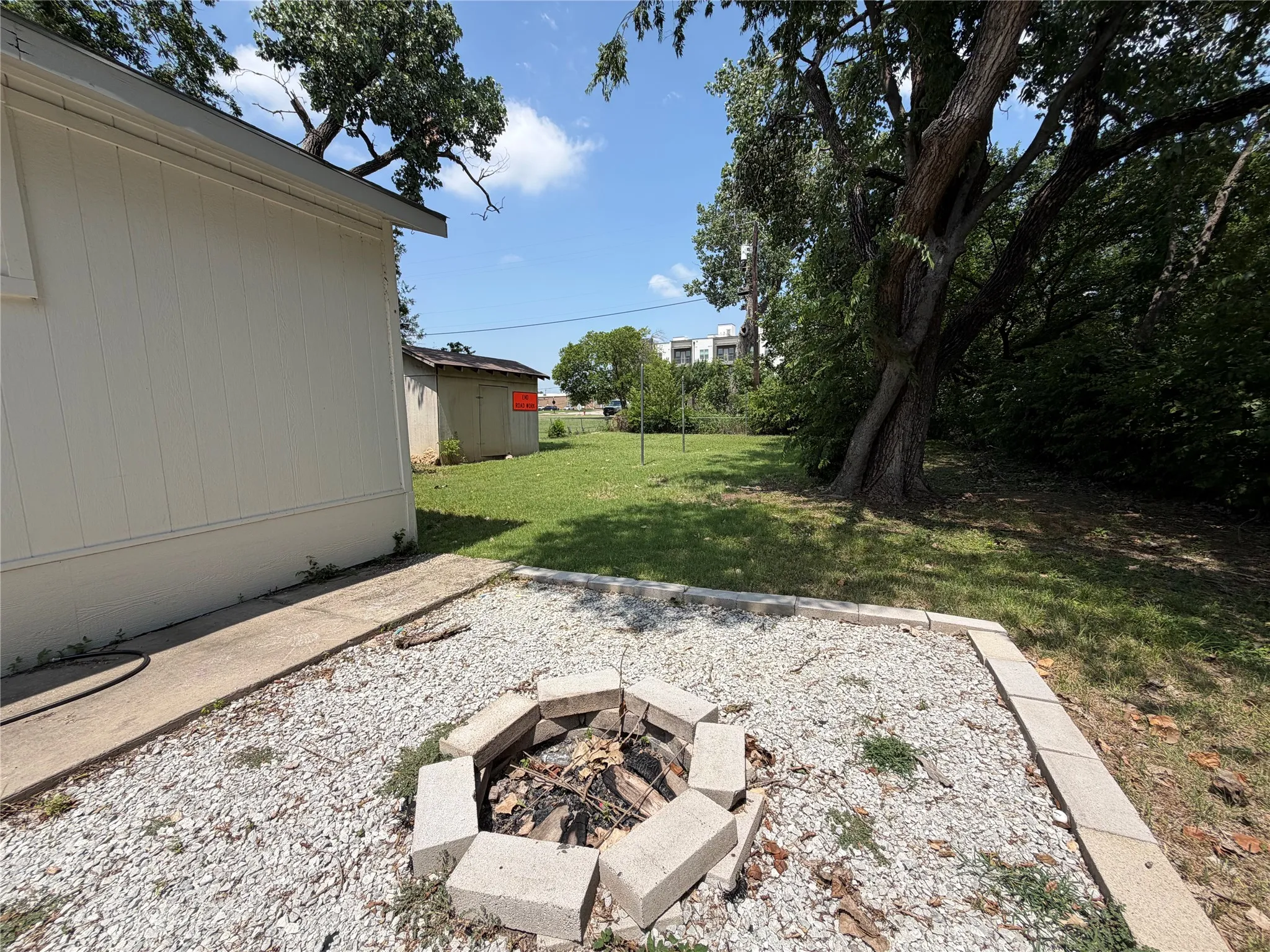 Single Family Residence For Rent in Denton County , 605 N Pine Street, Roanoke, Texas 76262, 3 Bedroom, 2 Bathroom, Garage spaces, 1,402 Sqft, built in 1966, mls#21307573, Real Estate Agent in Roanoke, Homes For Rent in Denton county, Homes For Rent in Roanoke, Realtor in Roanoke Texas, Real Estate Brokerage Independent Realty Texas, Luminita Cordes Realtor
